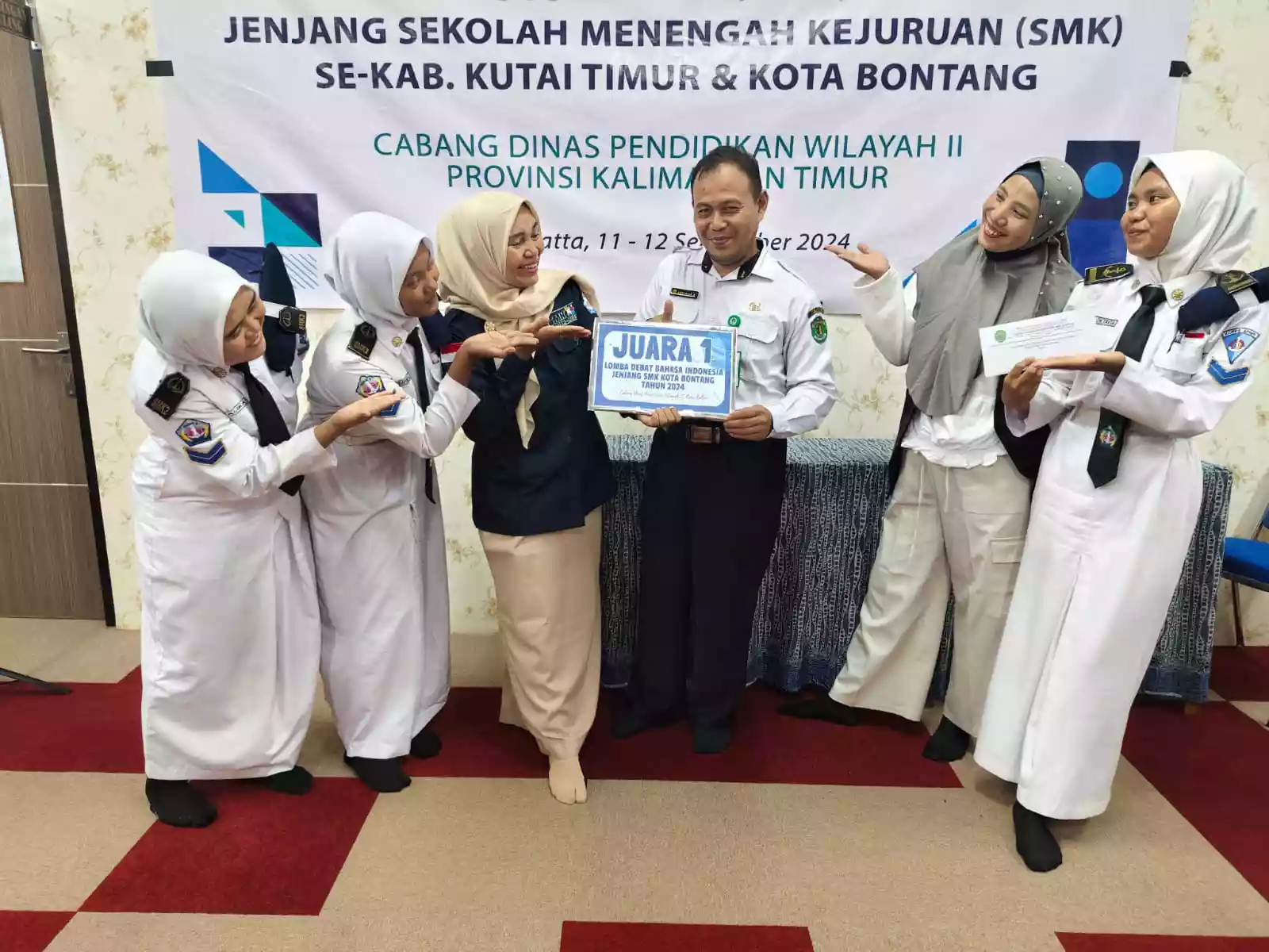 SMKN 2 Bontang Menang Lomba Debat Bahasa Indonesia di Kutim