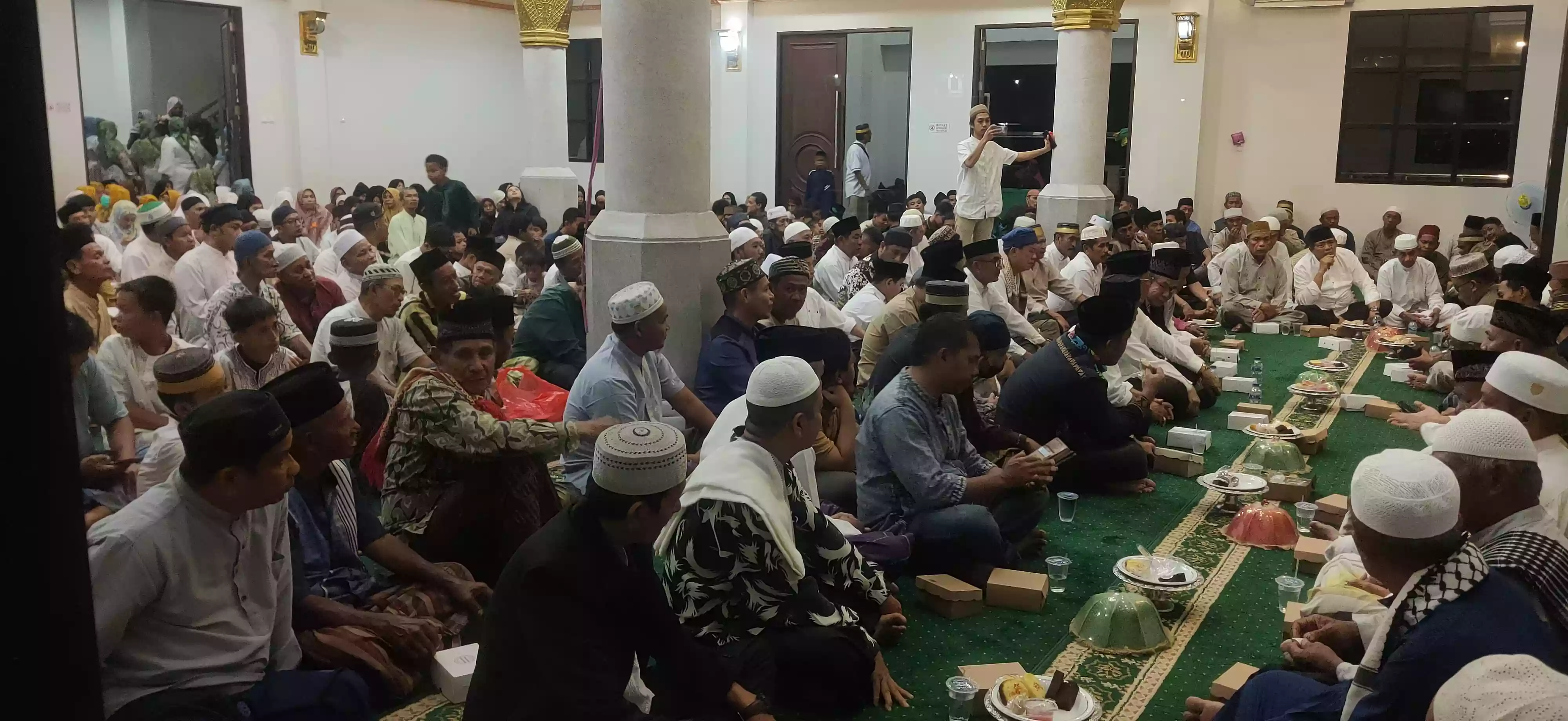 KKBM Bontang Gelar Maulid Nabi di Masjid Terapung Loktuan, Bagikan 5.000 Telur