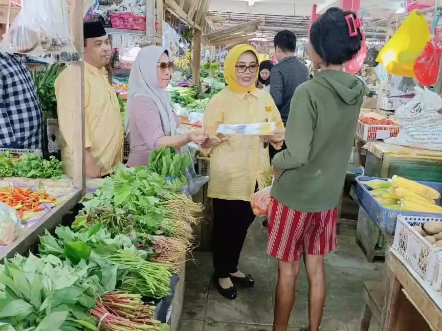 Ambil Hati Pedagang, Neni Moerniaeni bakal Renovasi Pasar Telihan Jika Terpilih Jadi Wali Kota Bontang