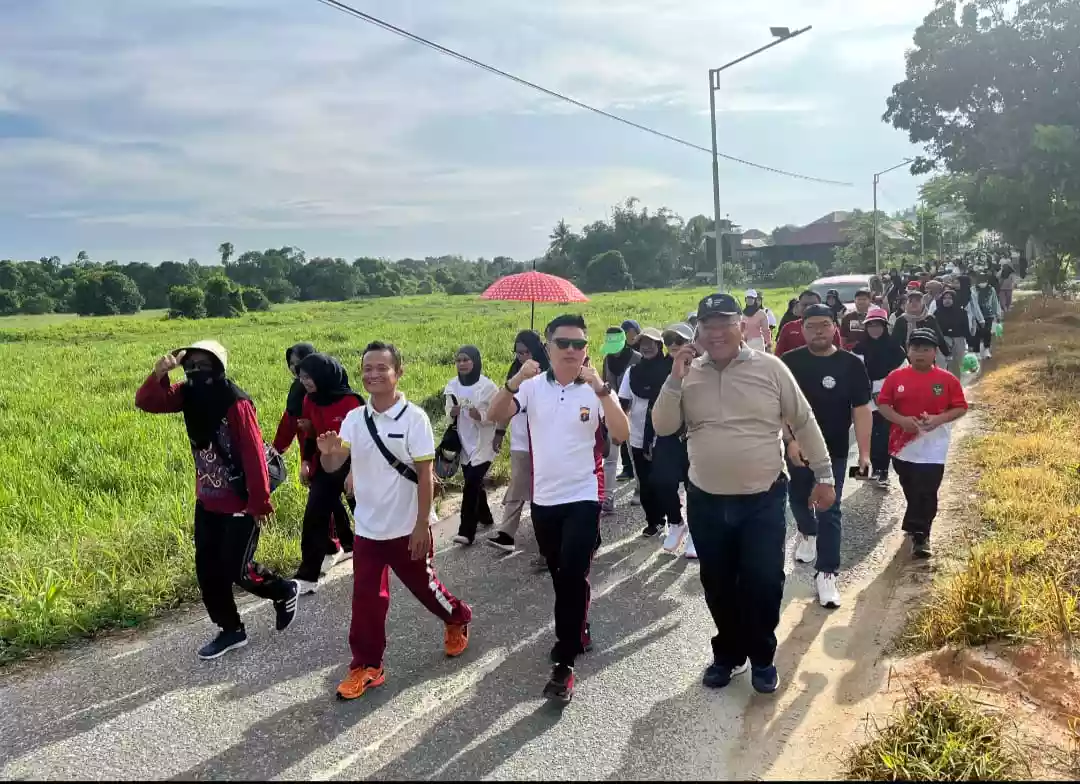 Tingkatkan Partisipasi Masyarakat, Ketua PPK Marangkayu Gelar Jalan Sehat Demokrasi Sosialisasi Pilkada 2024