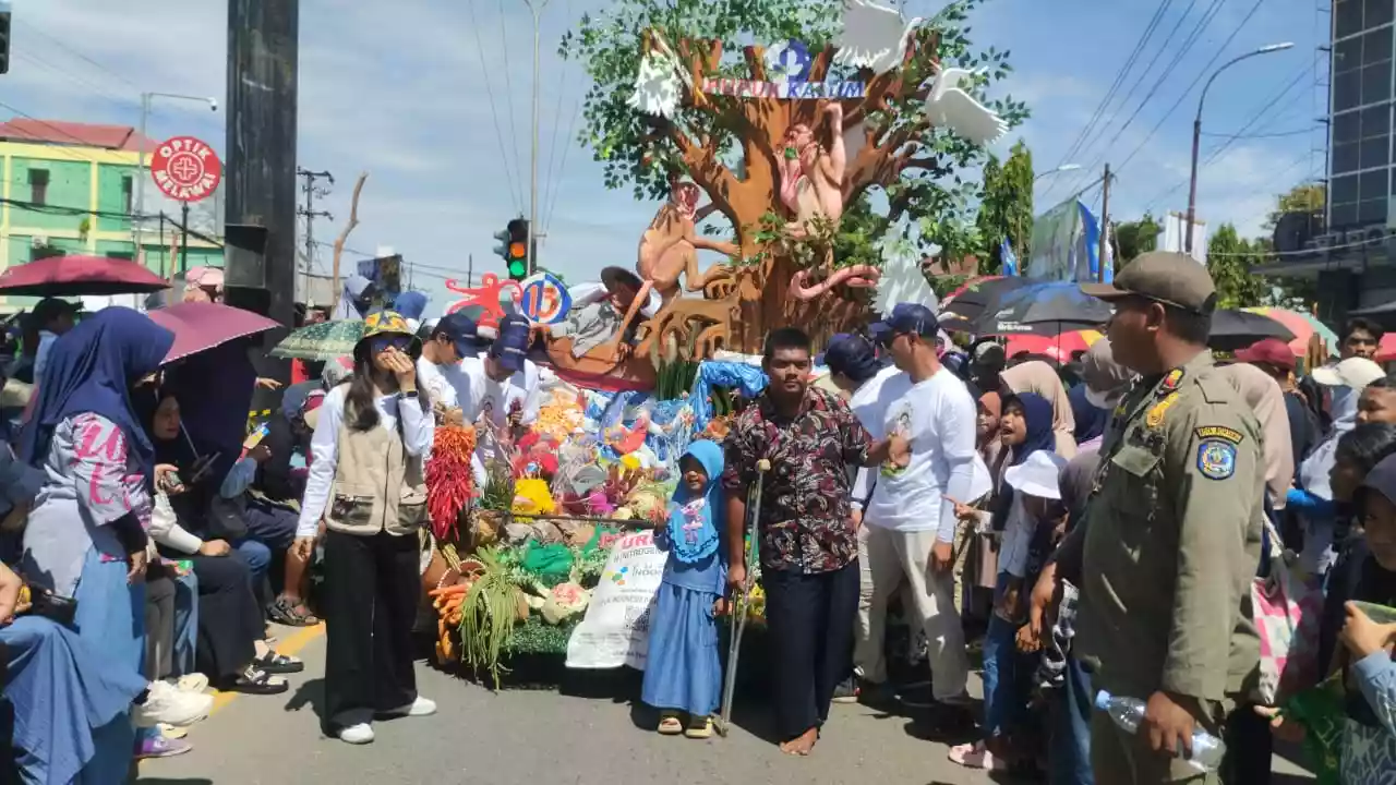 Pelaku Seni dan Desainer Unjuk Kebolehan Tampilkan Karya Terbaik Ikut Bontang City Carnival