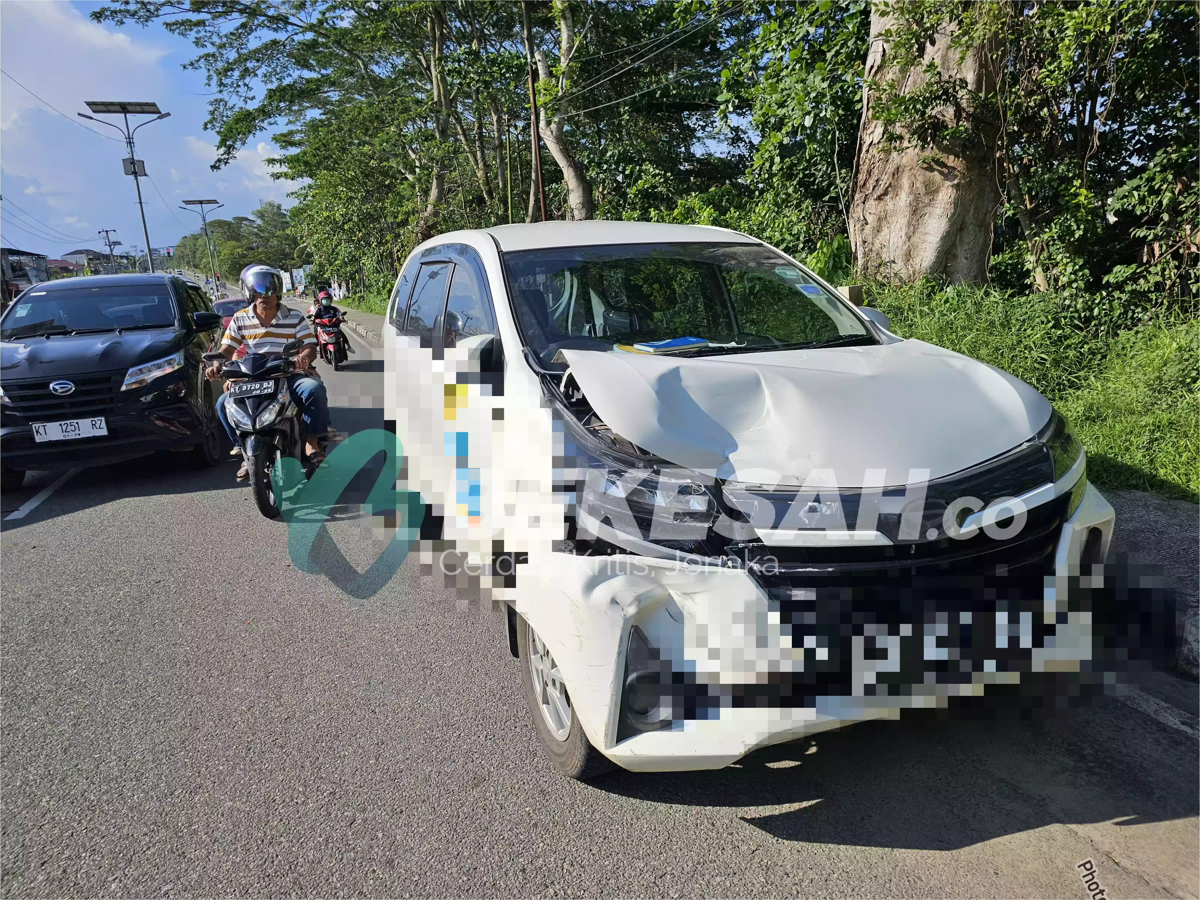 Kecelakaan Beruntun Tiga Mobil di Bontang: Avanza Rusak Parah, Tabrakan Dipicu Pengemudi Kurang Konsen