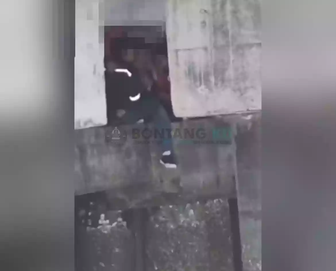 Remaja SMK Ketahuan Ngelem di Kolong Pelabuhan Loktuan, Video Viral di Media Sosial