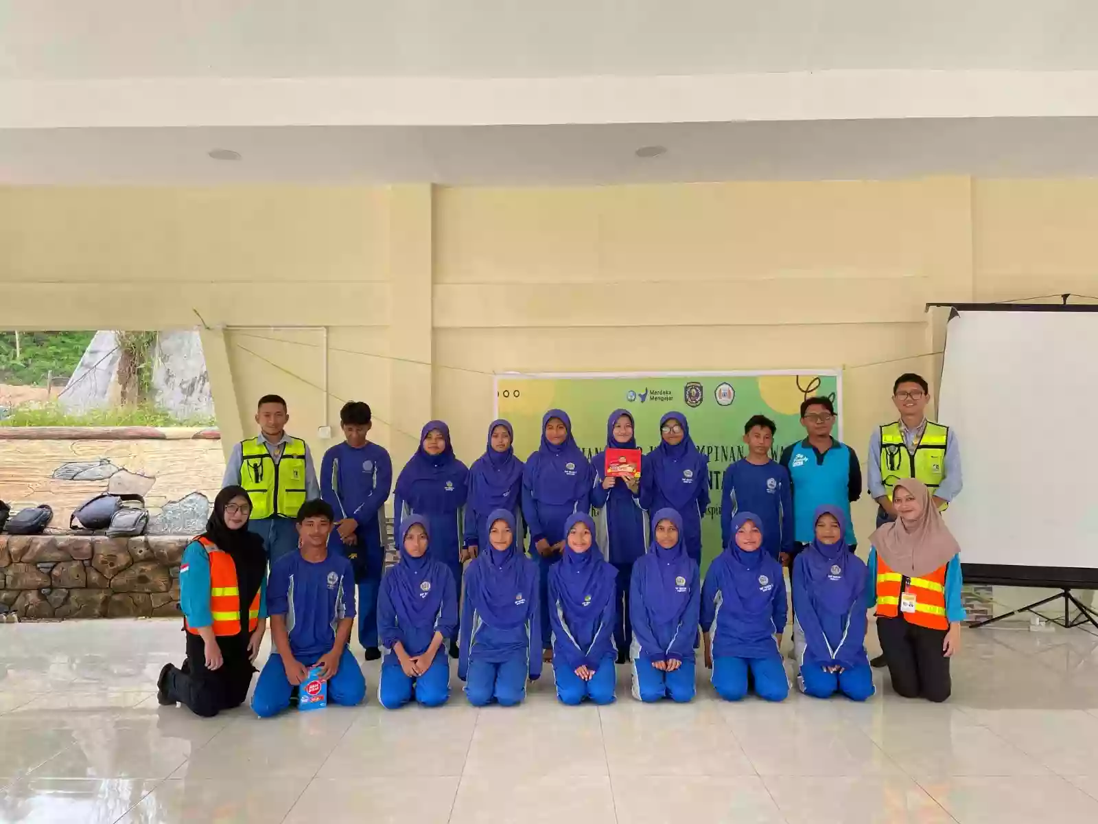 PAMA INDO Berpartisipasi dalam Pembentukan Karakter Siswa SMPN 6 Bontang Melalui LDKS