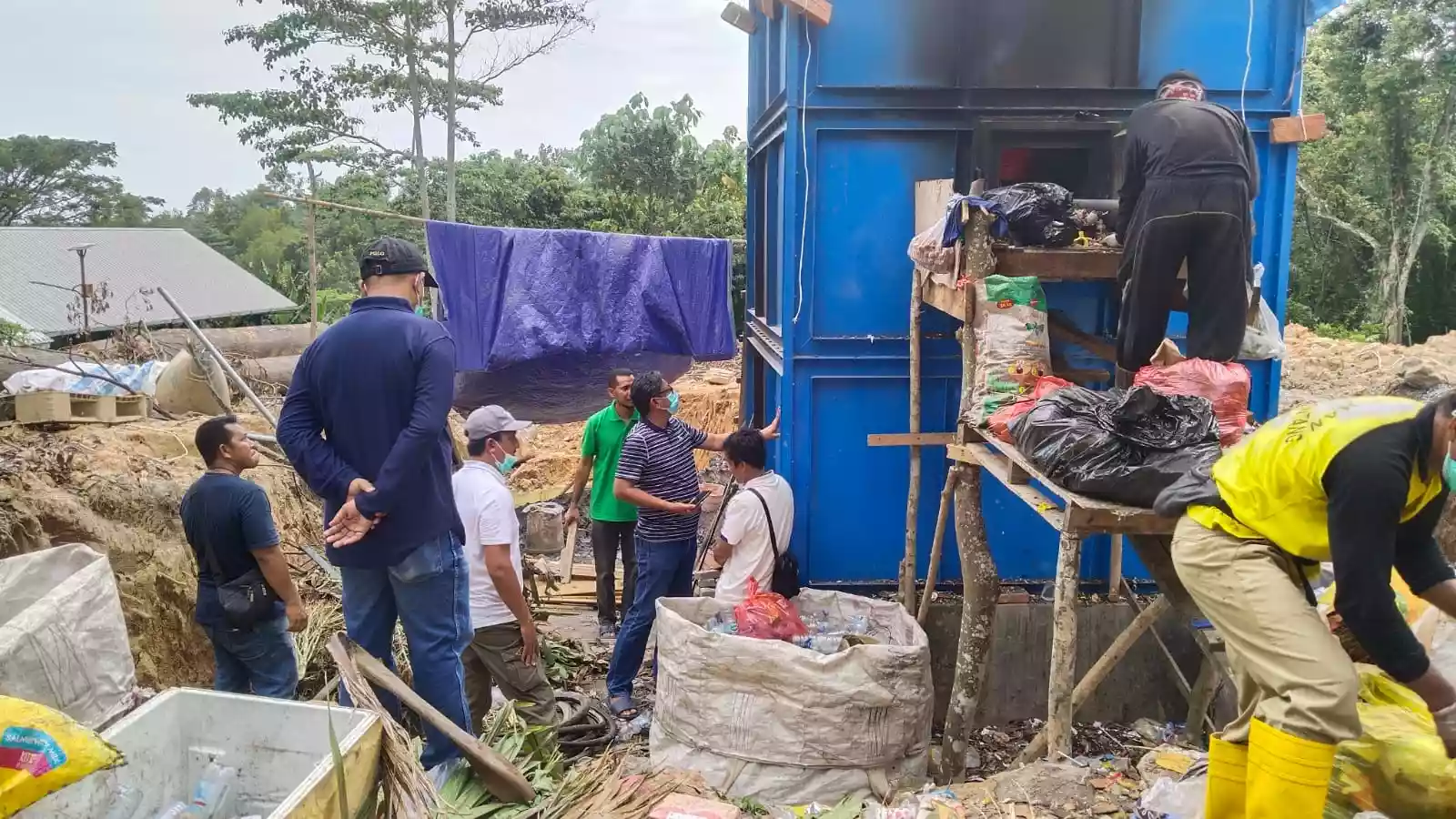 Hari Pertama Kembali Kerja, Wali Kota Bontang Langsung Uji Coba Ubah Sampah Jadi Produk Bernilai Ekonomis