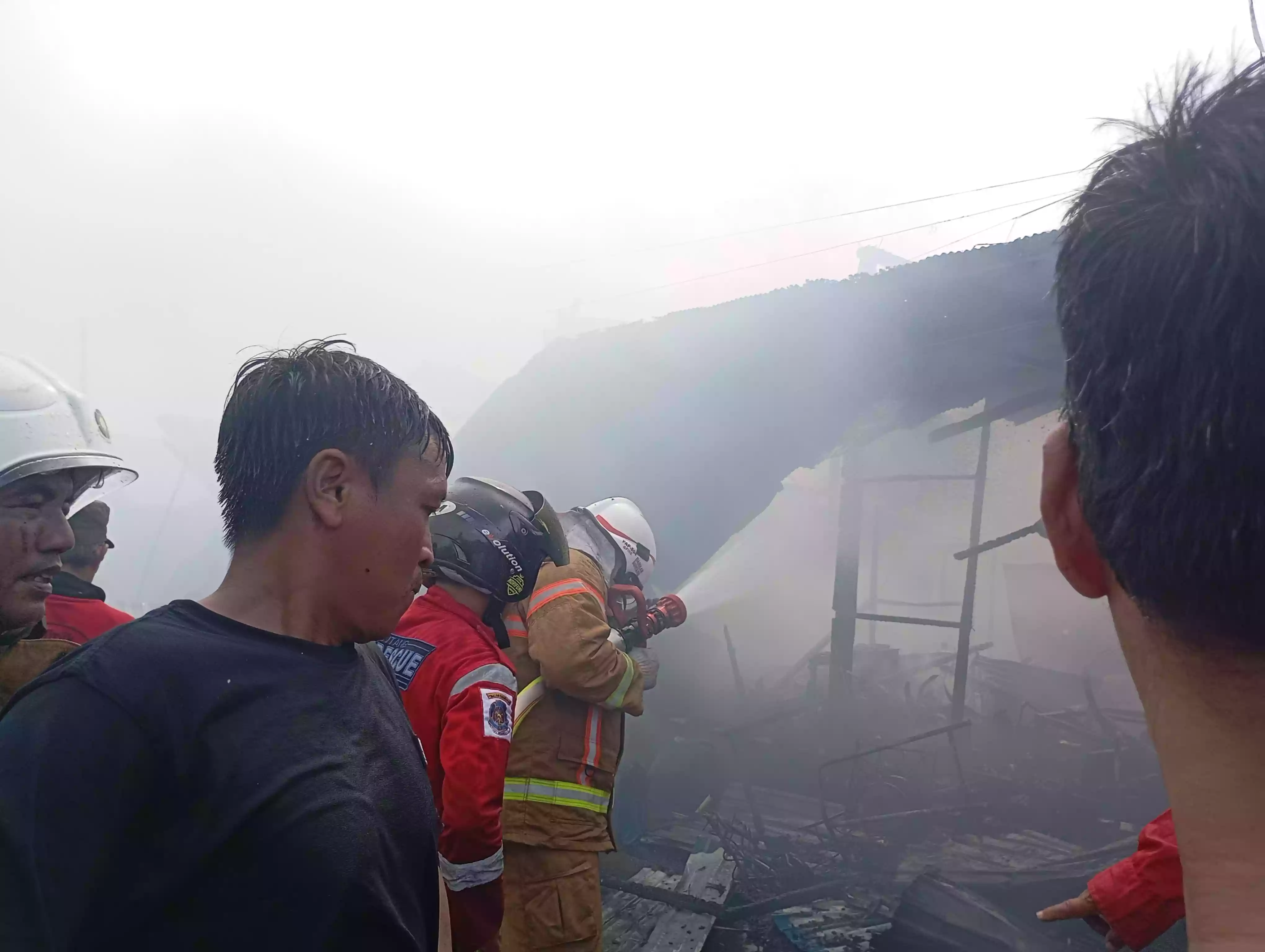 Kebakaran di Berbas Pantai 2 Rumah Warga Hangus Dilalap Api