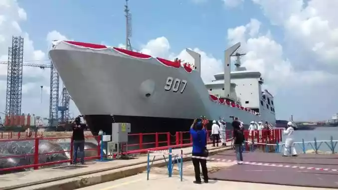 Mengenal KRI Bontang 907: Kapal Tanker Andalan TNI AL dengan Kemampuan Pengisian Bahan Bakar di Laut