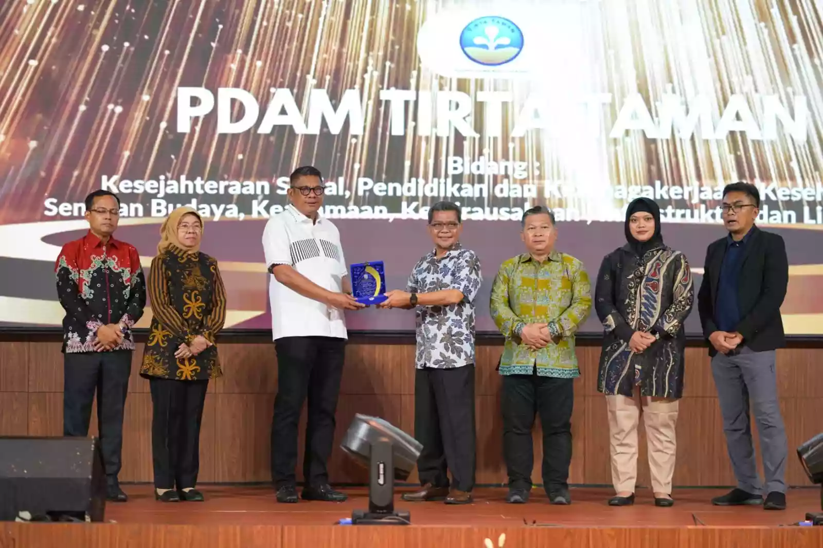 Perumda Air Minum Tirta Taman Raih Apresiasi Atas Tiga Program Sosial di TJSL Award