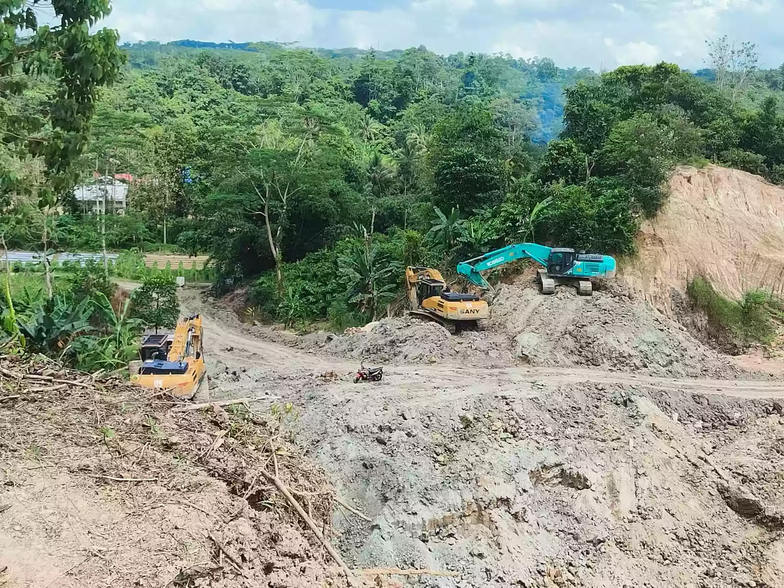 TPU Tanah Merah Samarinda Terancam Longsor Akibat Dugaan Tambang Ilegal
