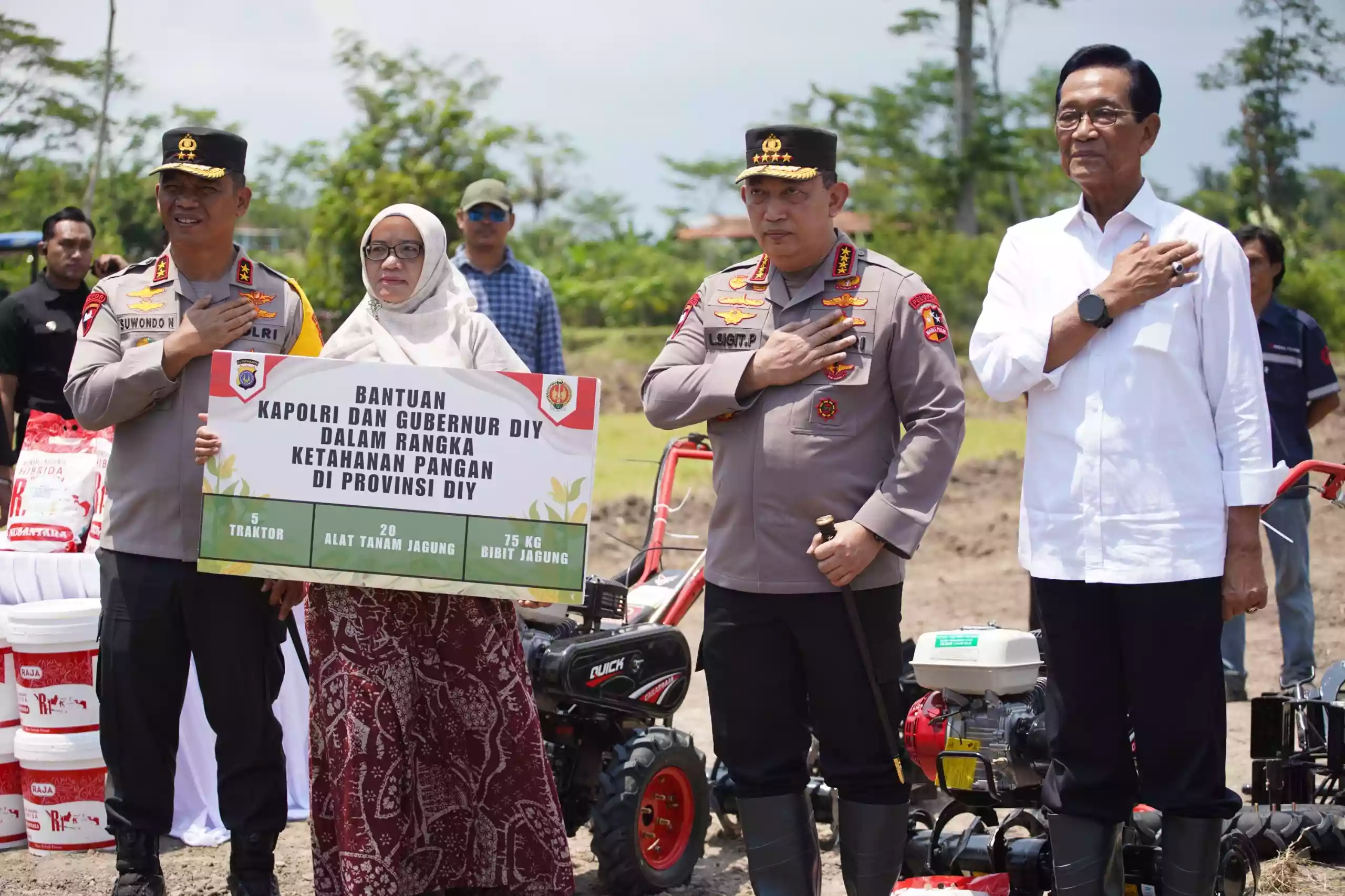 Kapolri dan Gubernur DIY Sri Sultan Hamengku Buwono X Tanam Jagung di Bantul untuk Dukung Ketahanan Pangan Nasional