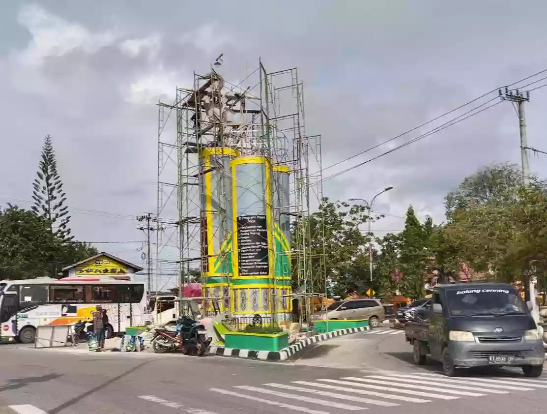 Waduh, Proyek Tugu PKK Bontang Membahayakan Pengendara yang Melintas