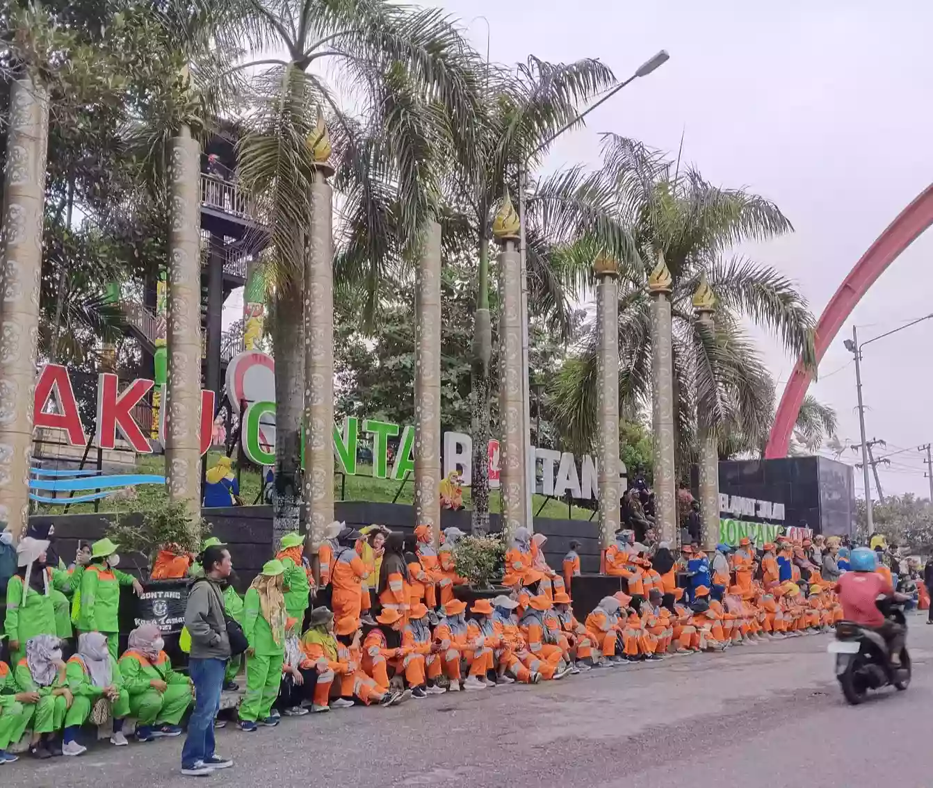 Kenaikan Gaji dan Seragam Baru, Harapan Petugas Kebersihan Bontang Kepada Neni - Agus
