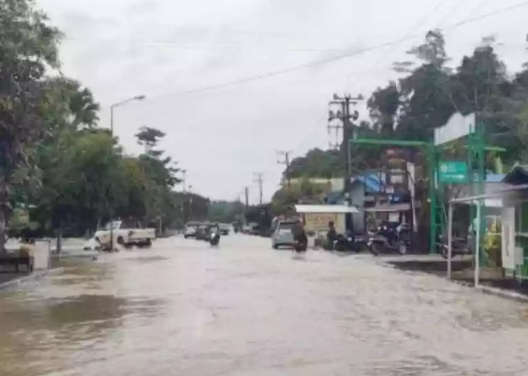 Ganggu Operasional, Banjir Sekitar Bandara Kalimarau Berau Harus Segera Ditindaklanjuti