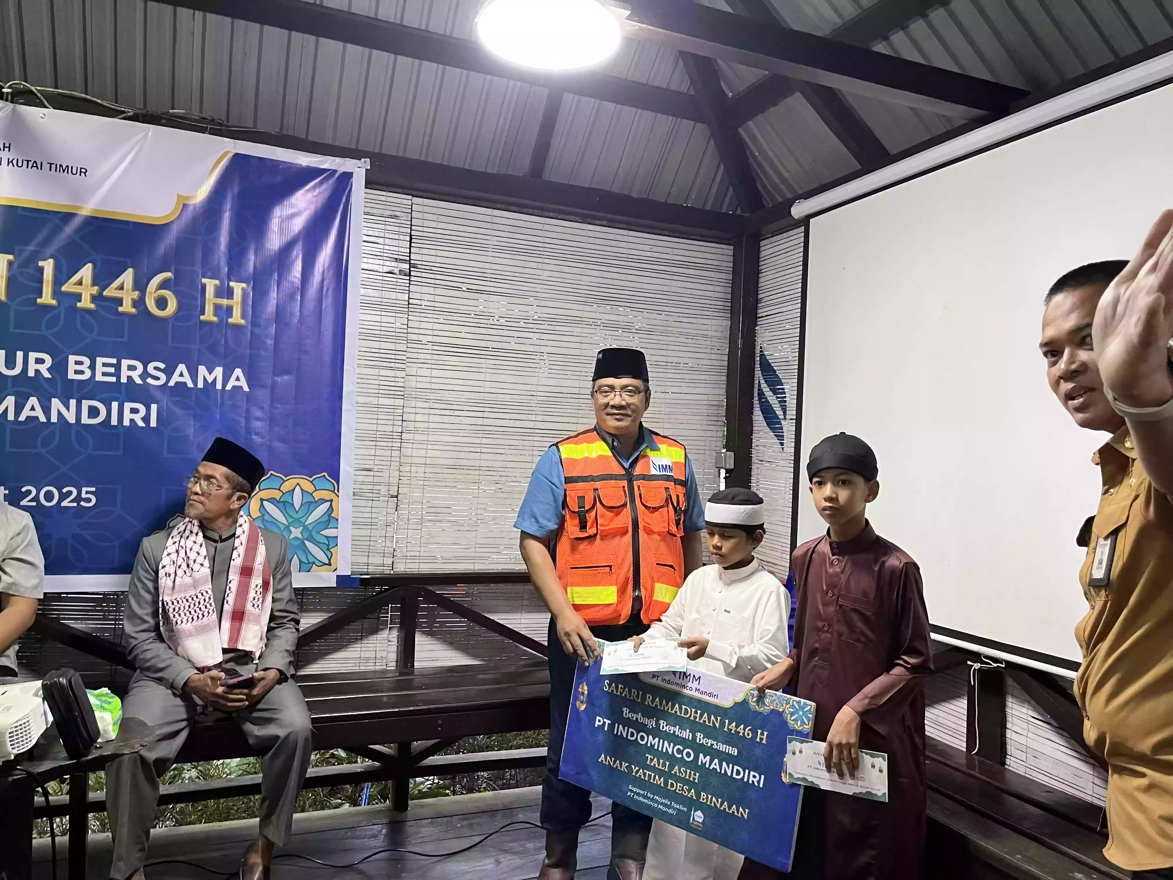 Safari Ramadan Indominco: Tanam Kebaikan, Panen Keberkahan di Kutai Timur