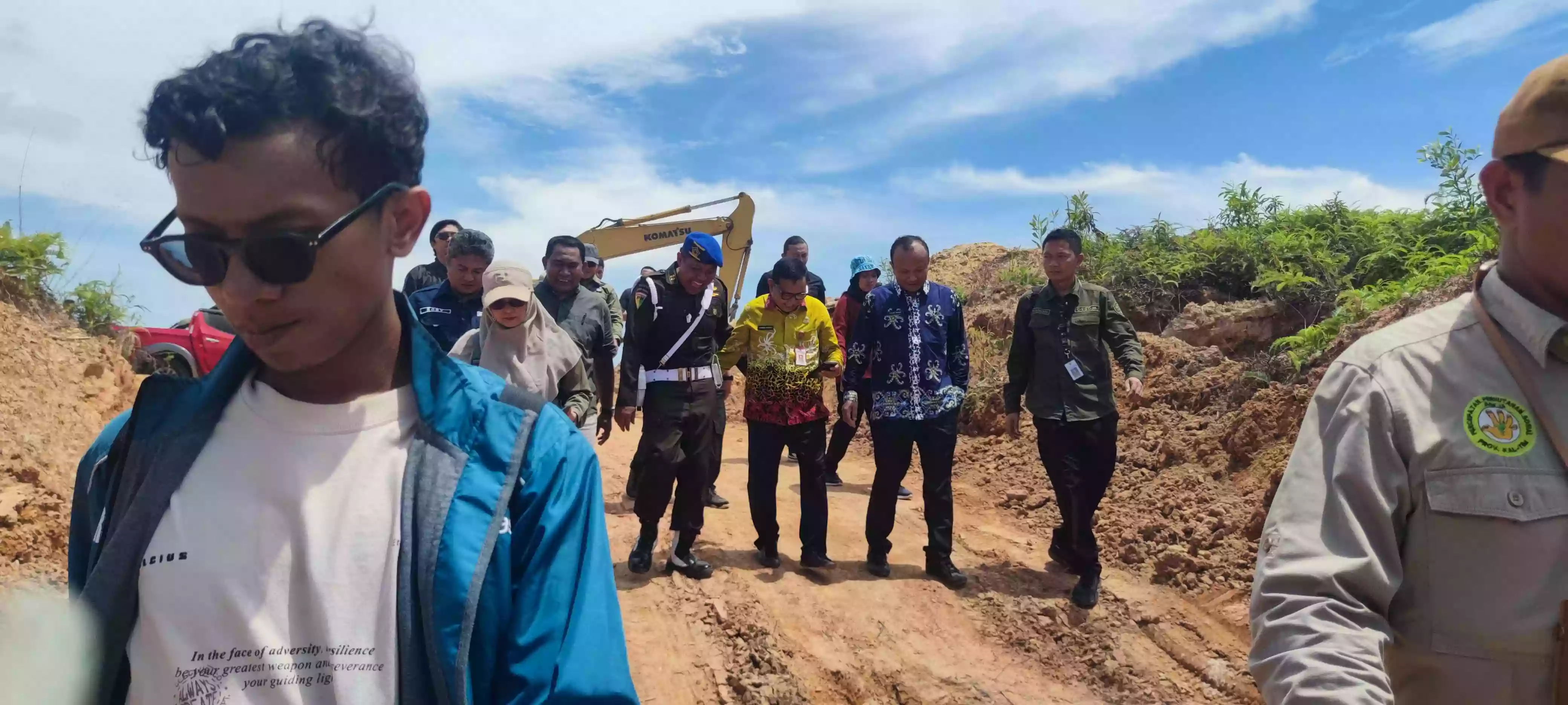 DPMPTSP Dampingi Tim Provinsi dan Gakkum KLHK Tinjau Lokasi Galian C di Kanaan