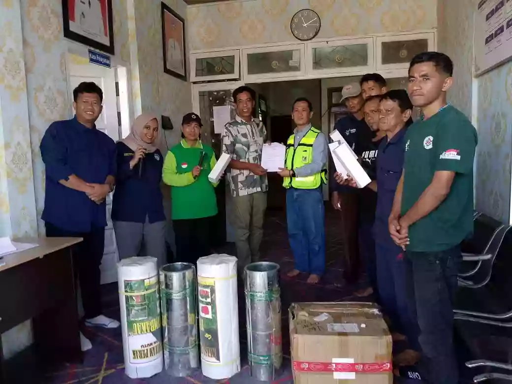 Dukung Ketahanan Pangan, PAMA INDO Serahkan Peralatan Cegah Hama ke Petani Teluk Pandan