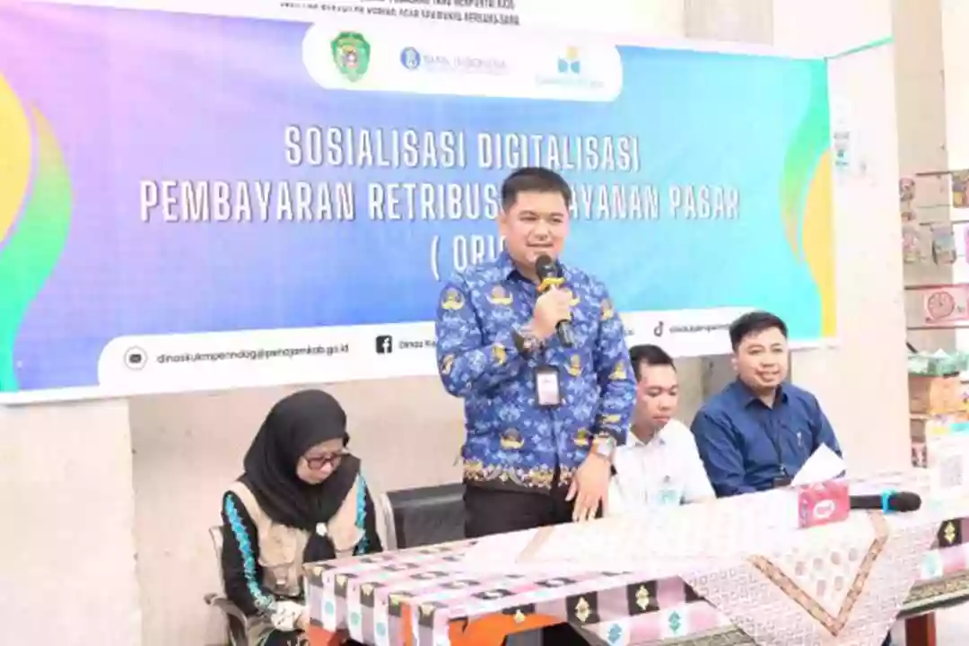 Pedagang Pasar Induk Penajam Dikenalkan Pembayaran Non-Tunai dengan QRIS