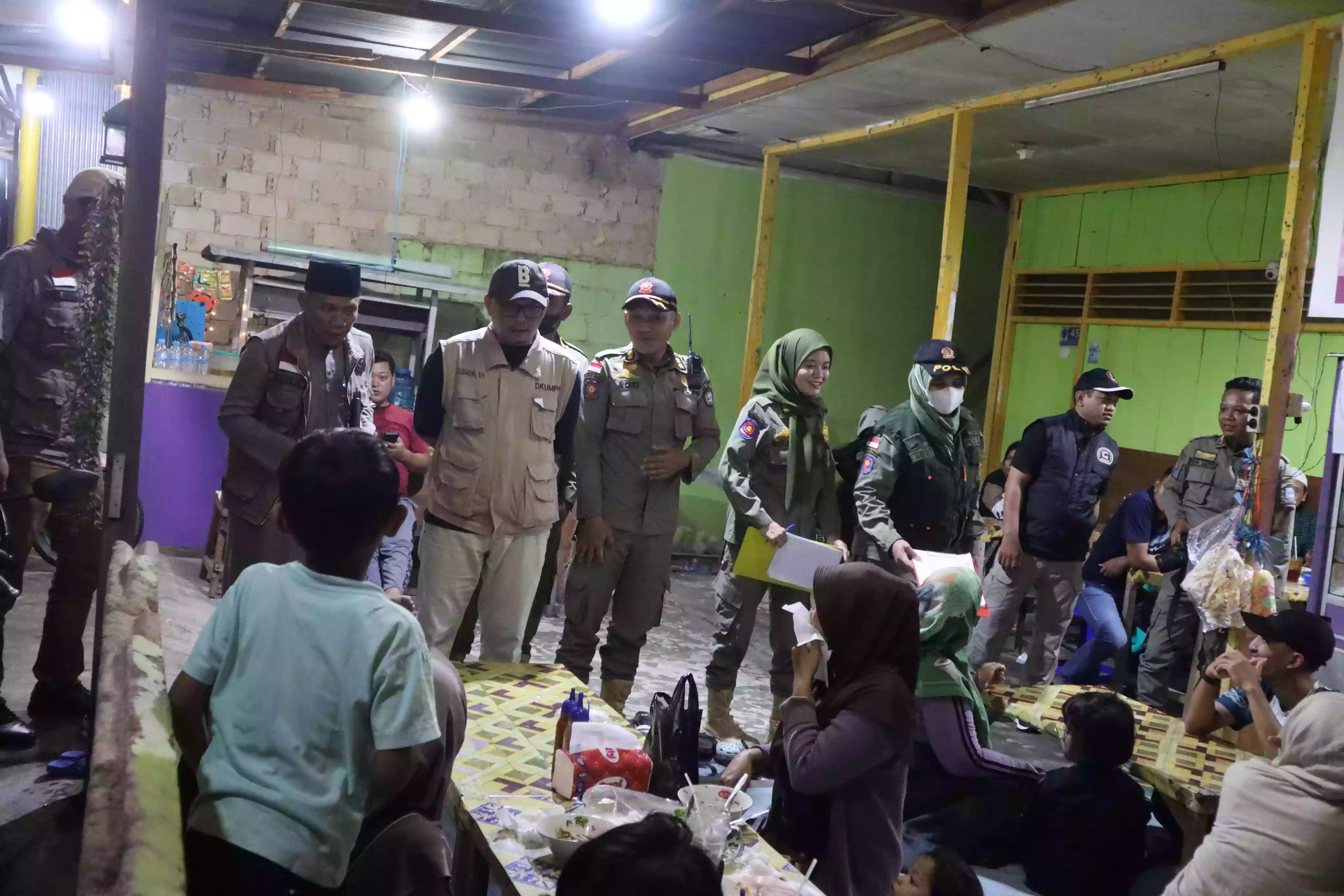 Patroli Wajib Belajar Bersama Lurah dan Disdikbud, Satpol PP Bontang Temukan 5 Pelajar Pelanggar Aturan