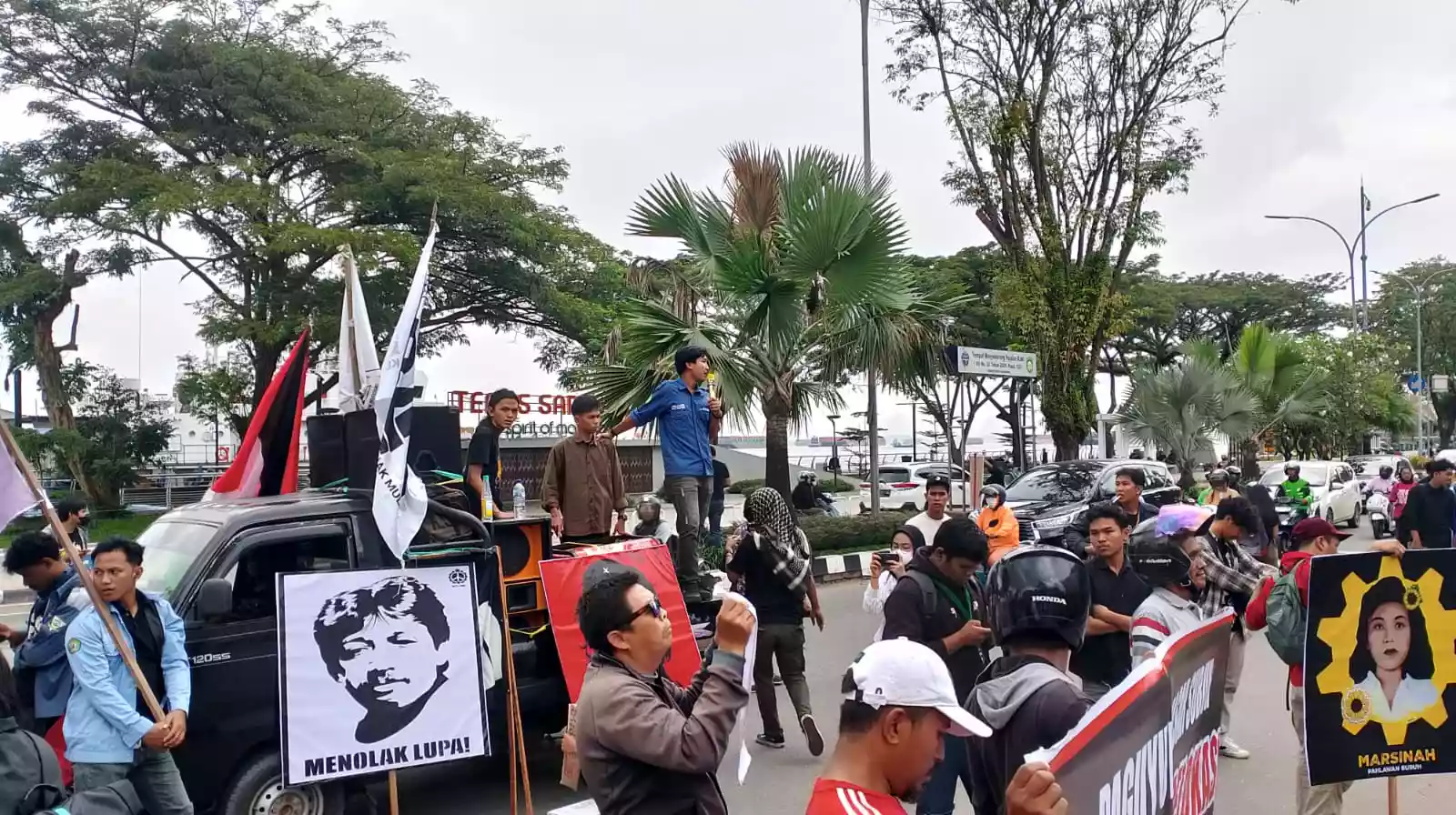 Demo May Day Samarinda: Buruh dan Mahasiswa Tolak Pemindahan Pasar Subuh