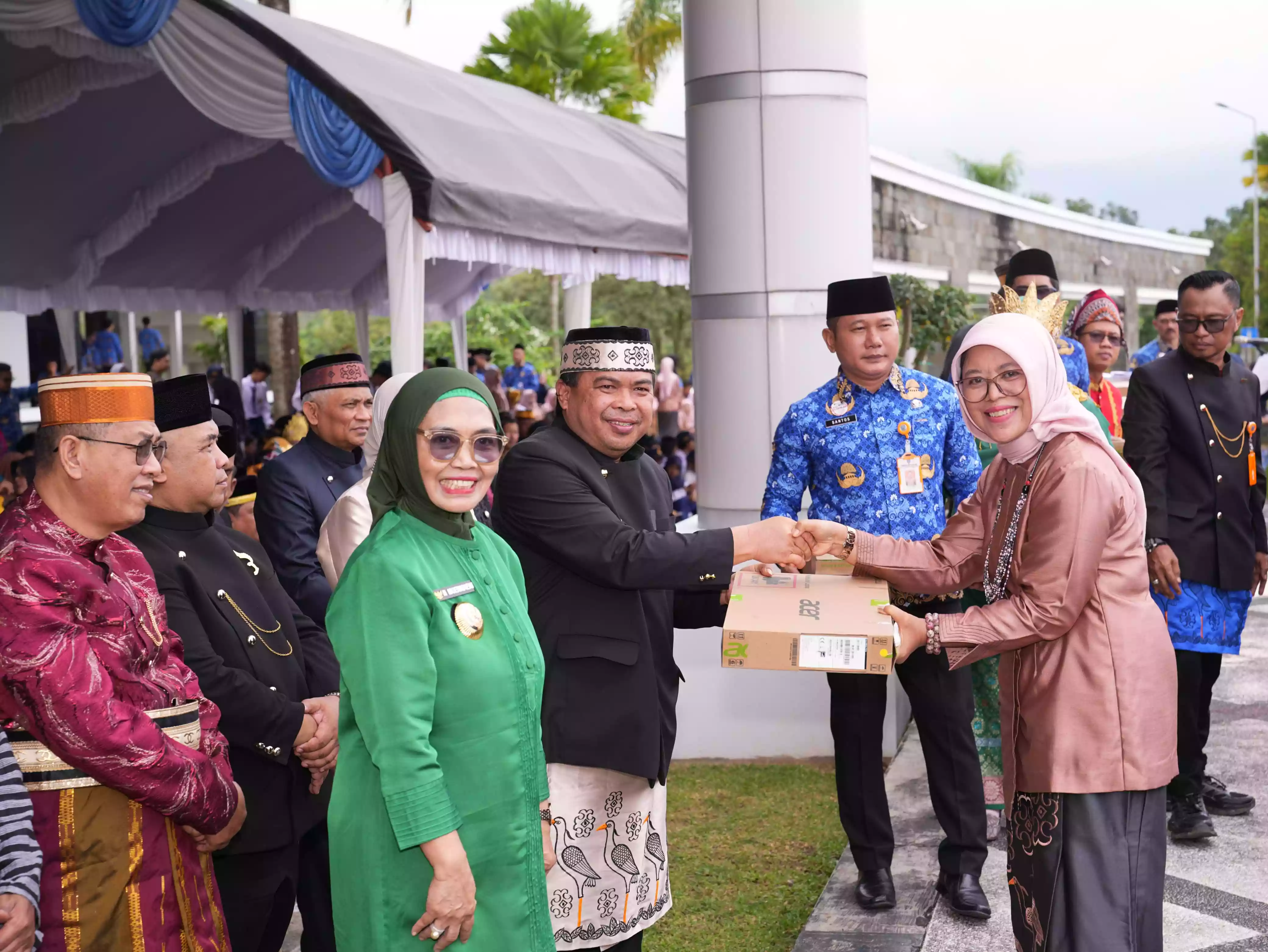 Cetak Guru Melek Digital, Pemkot Bontang Kebut Program Satu Guru Satu Laptop