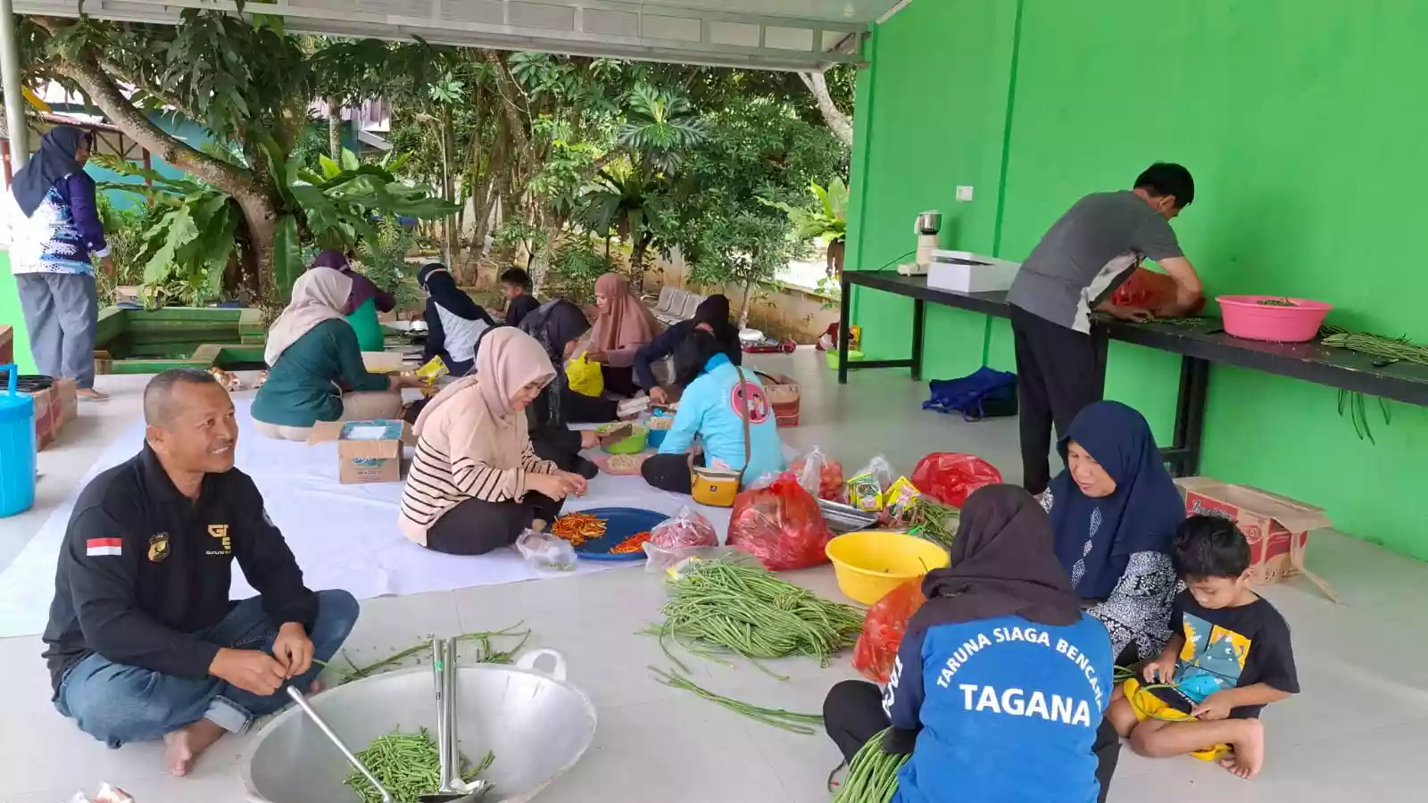 Kelurahan Gunung Elai Sediakan Dapur Umum, Siapkan Makan 400 Warga Terdampak Banjir