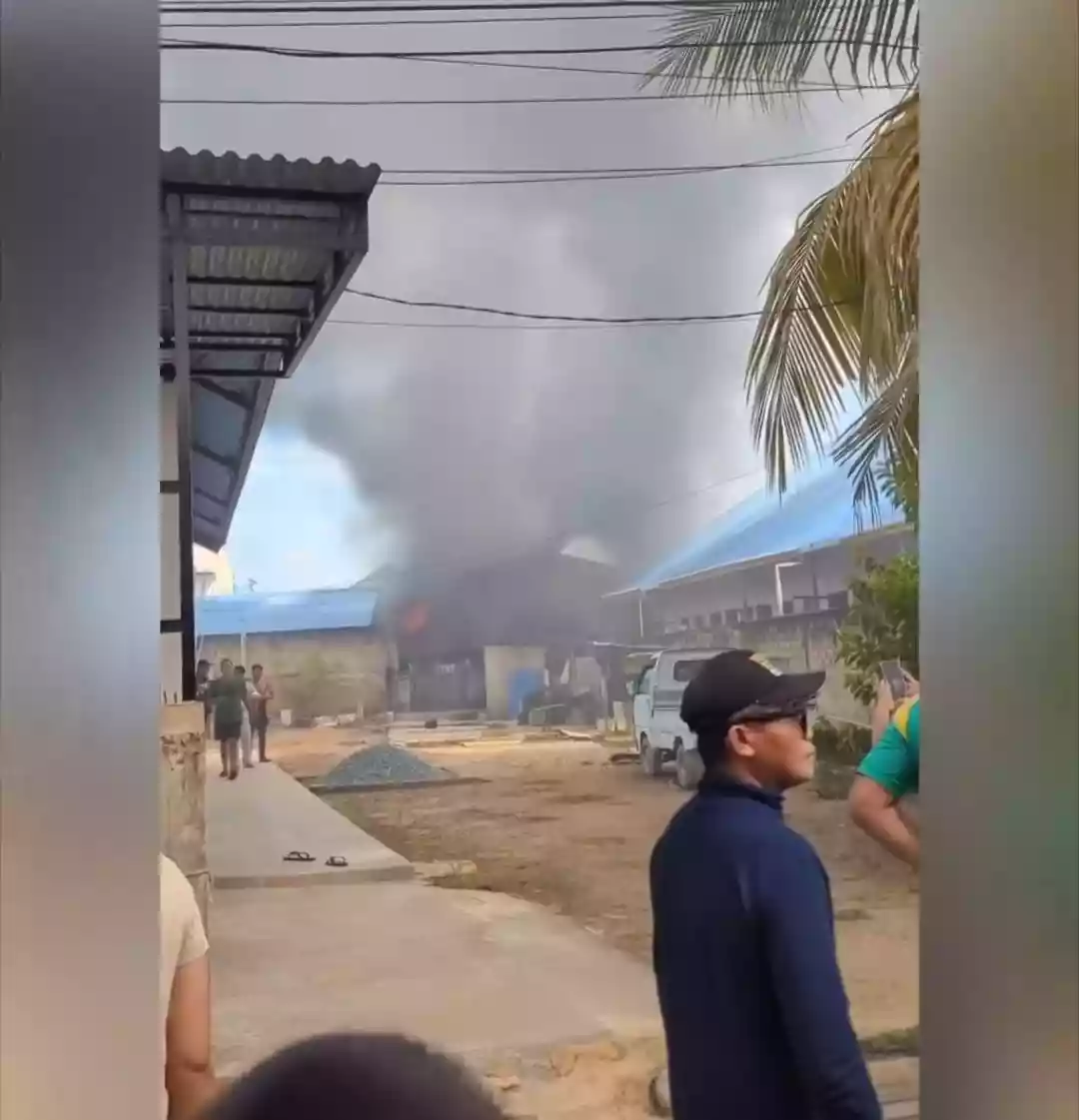 Kebakaran Hanguskan Dua Rumah di Telihan, Petugas Kesulitan Akses Lokasi