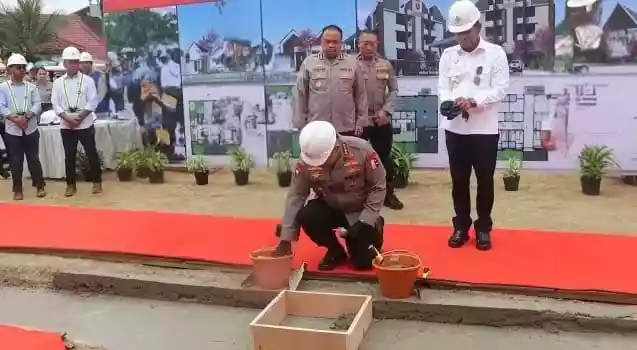 Kapolri Resmikan Pembangunan Aspol Gelatik dan Salurkan Ribuan Bantuan Sosial di Samarinda