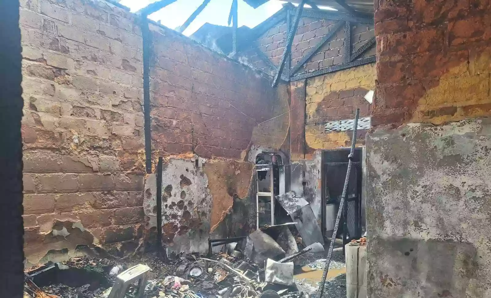 Satu Rumah Ludes Terbakar, Pemilik Rumah Rugi Rp300 Juta