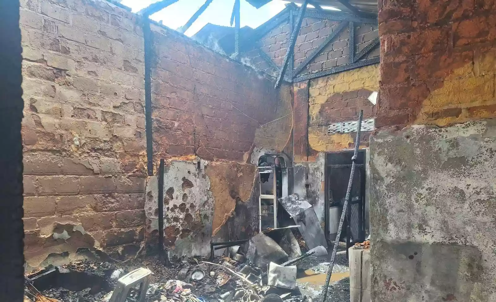 Satu Rumah Ludes Terbakar, Pemilik Rumah Rugi Rp300 Juta