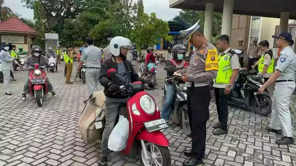 Polres Bontang Gelar Razia Gabungan, 52 Kendaraan Terima Surat Tilang