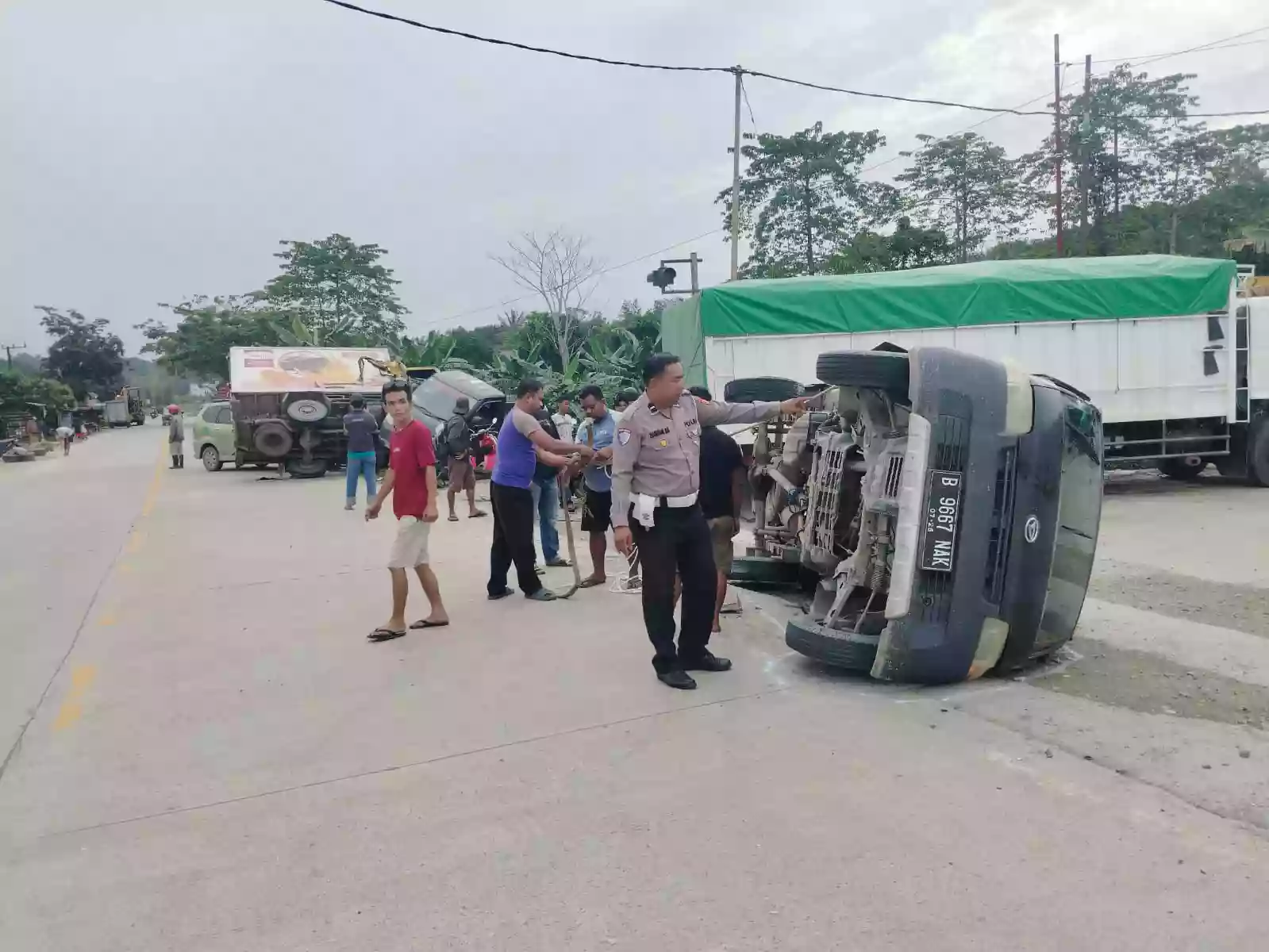 Sopir Hilang Kendali, Tabrakan Beruntun Terjadi di Jalan Poros Bontang-Samarinda