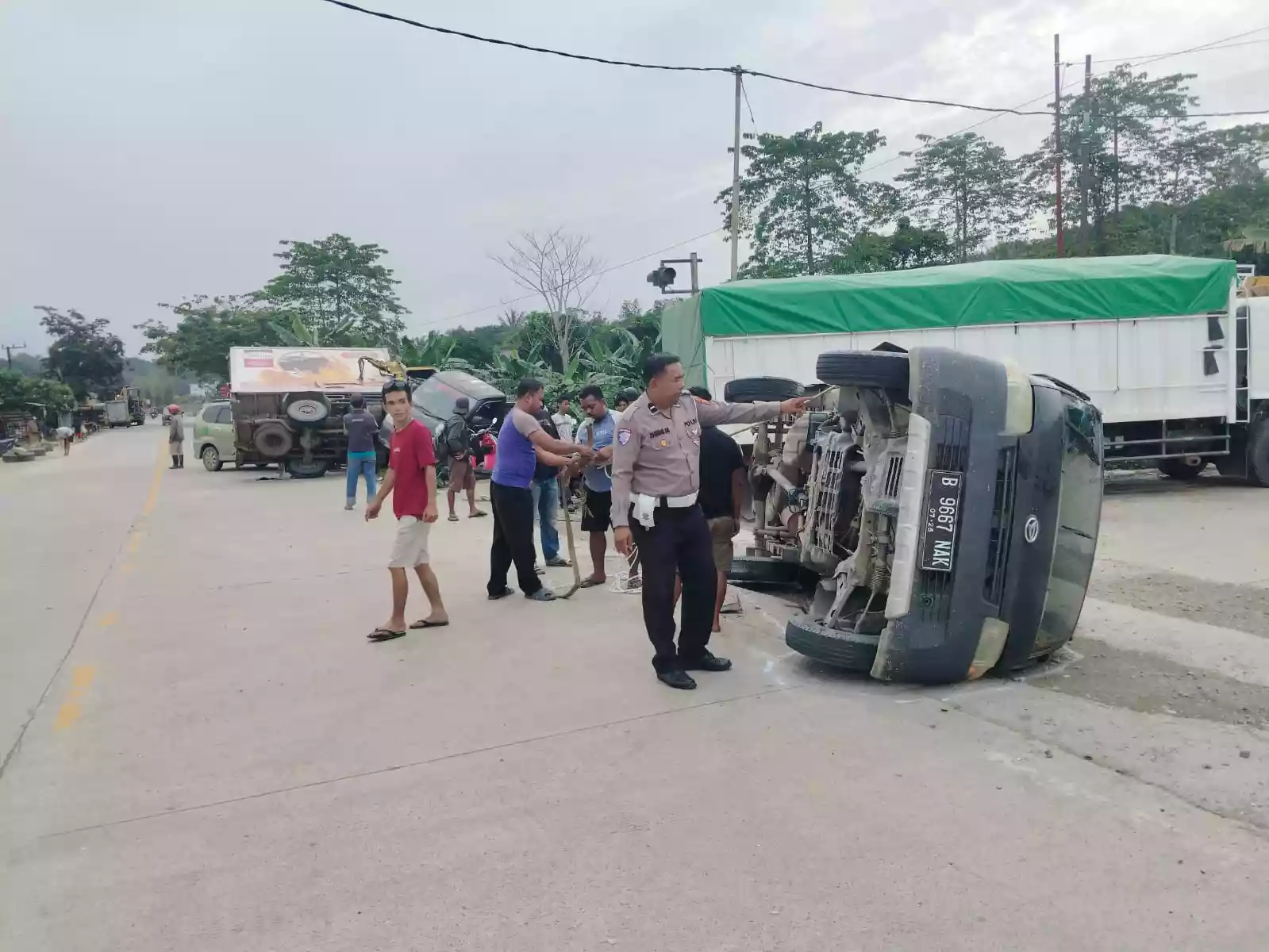 Sopir Hilang Kendali, Tabrakan Beruntun Terjadi di Jalan Poros Bontang-Samarinda