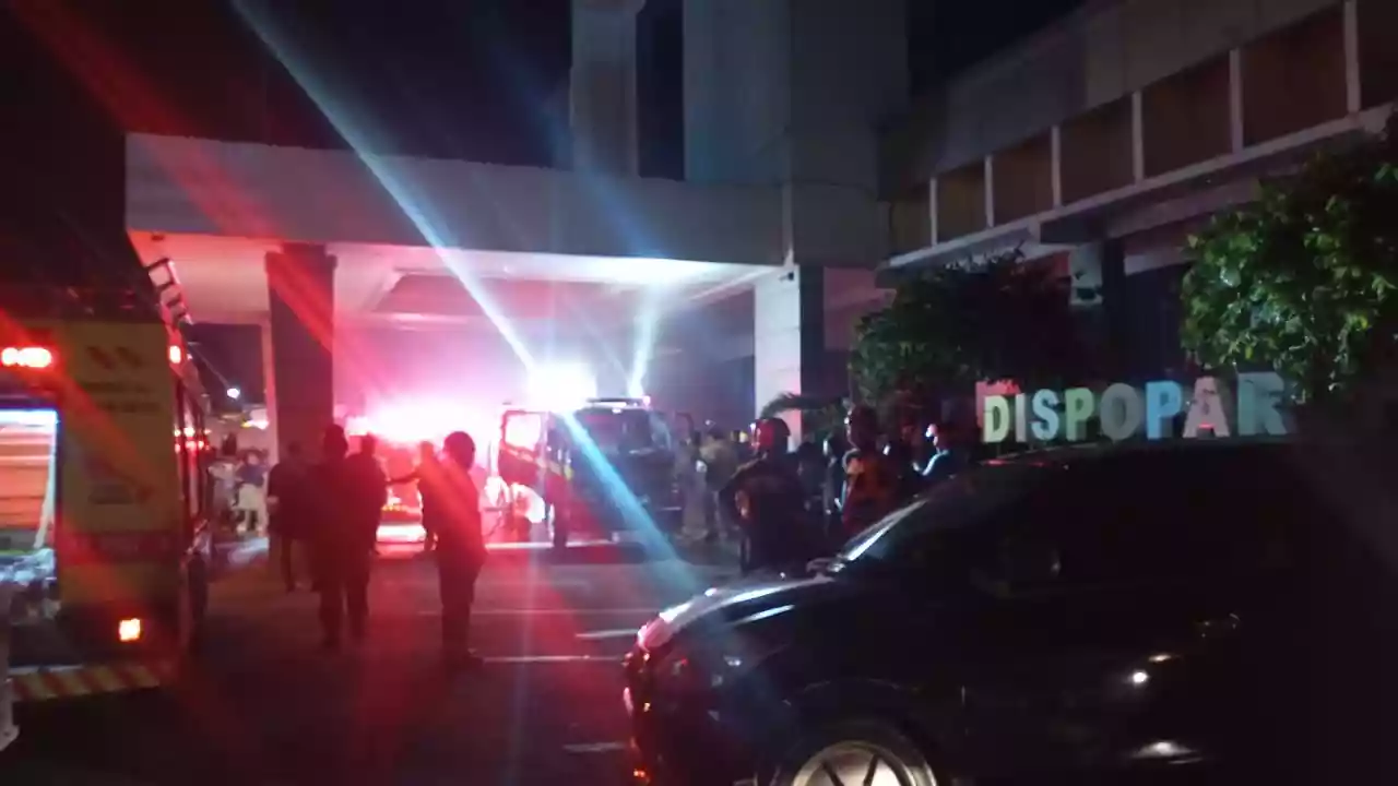 BREAKING NEWS!!! Kebakaran di Kantor Dispoparekraf Bontang