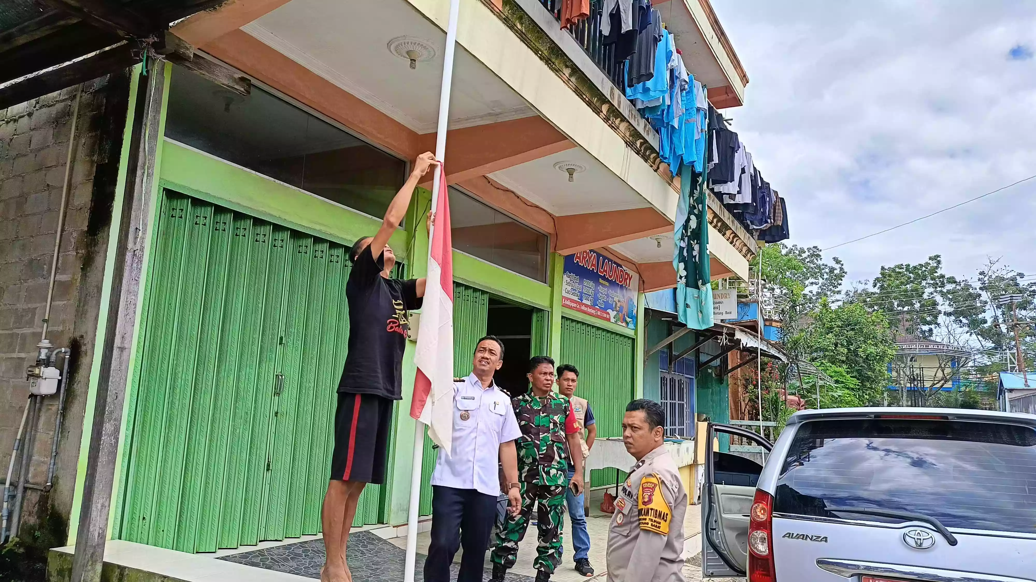 Memperingati Kemerdekaan, Lurah Gunung Telihan Ajak Warga Pasang Bendera Merah Putih