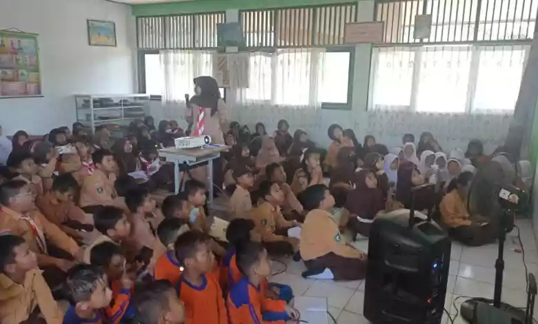 Cerita Sekolah Negeri di Ujung Samarinda: Sanitasi Lama, Buku Kedaluwarsa