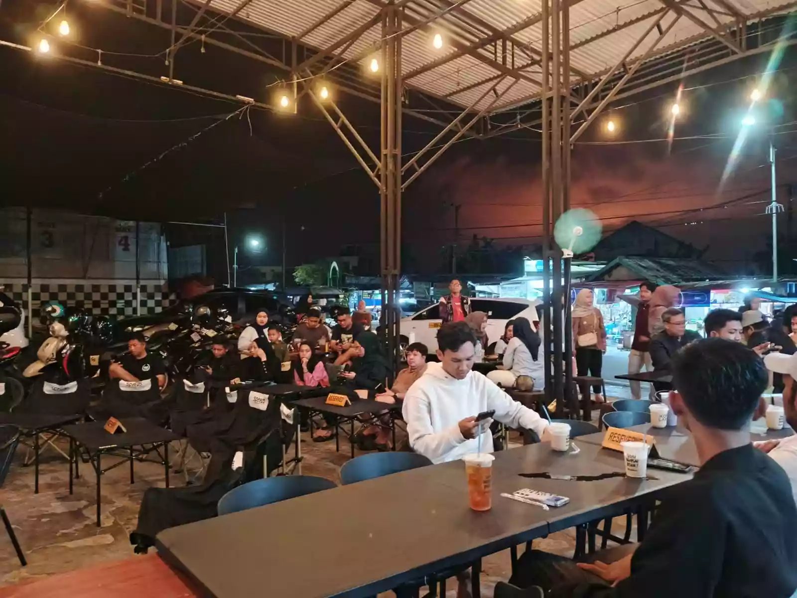 Gandeng Bekesah.co, Nobar Timnas Vs China di KopiLaku Bontang Banjir Penonton