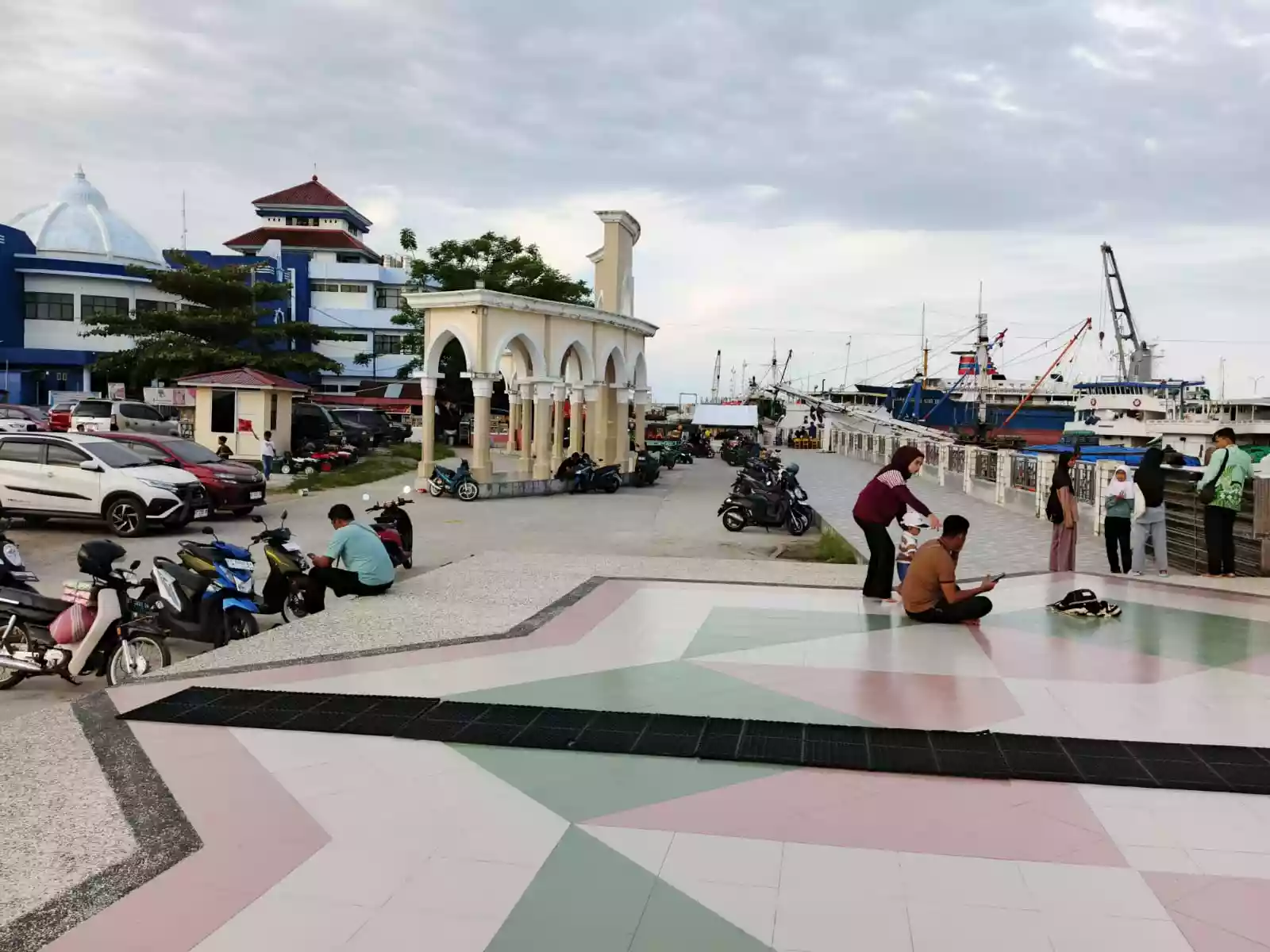 Ketua RT 02 Loktuan Ungkap Pelataran Masjid Terapung Tak Sekadar Jadi Lokasi Pacaran