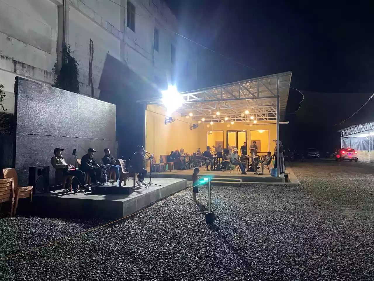 Bukan Sekadar Carwash, Tempat Hits di Bontang Ini Juga Punya Cafe dan Hadirkan Live Music