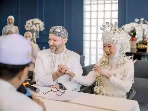 Dibalik Kisah Asmara Beda Negara Perempuan Bontang dengan Pria Hungaria: Kenal di Dating App, Jadi Mualaf