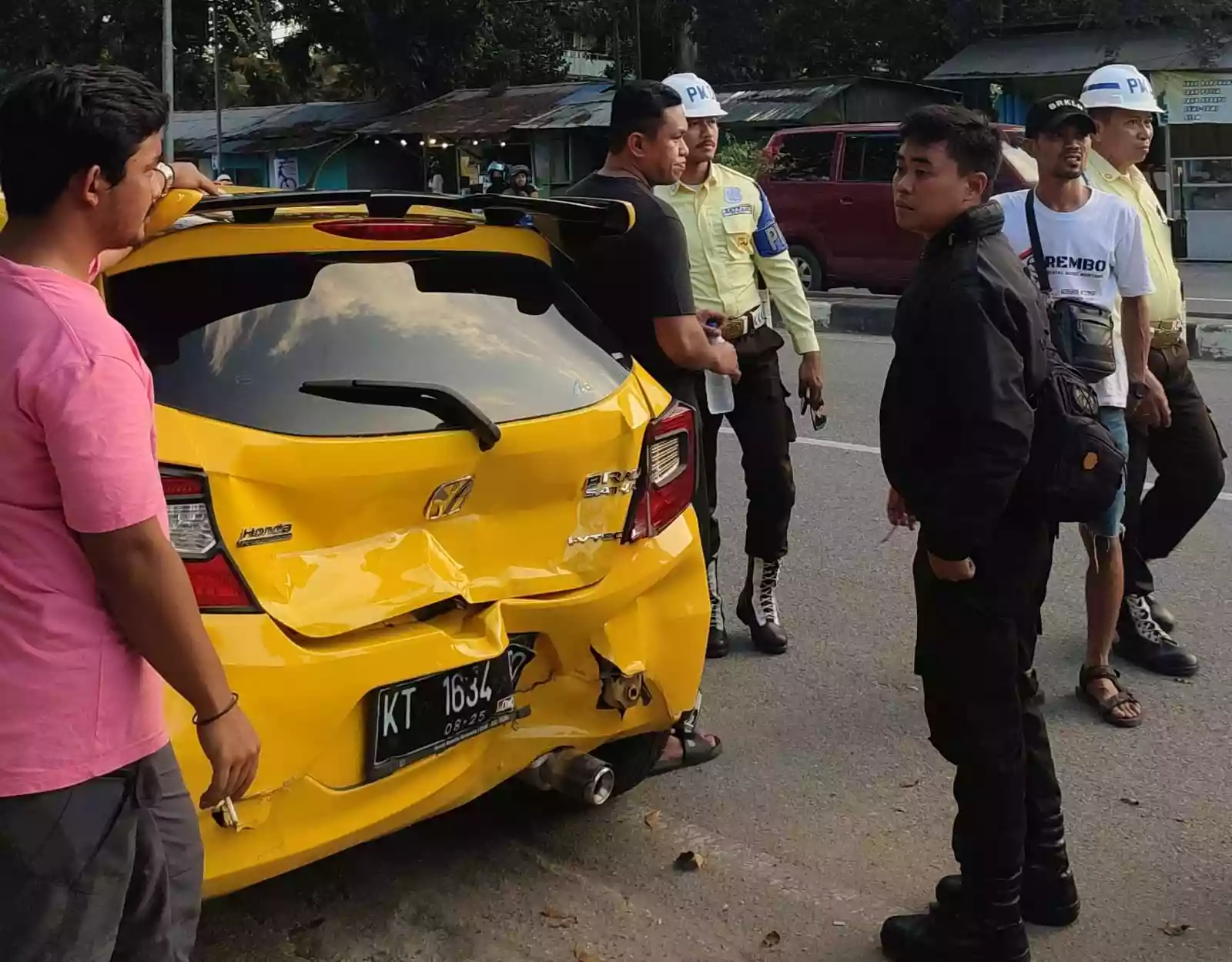 BREAKING NEWS: Tabrakan Beruntun Terjadi di Loktuan, 4 Mobil Ringsek