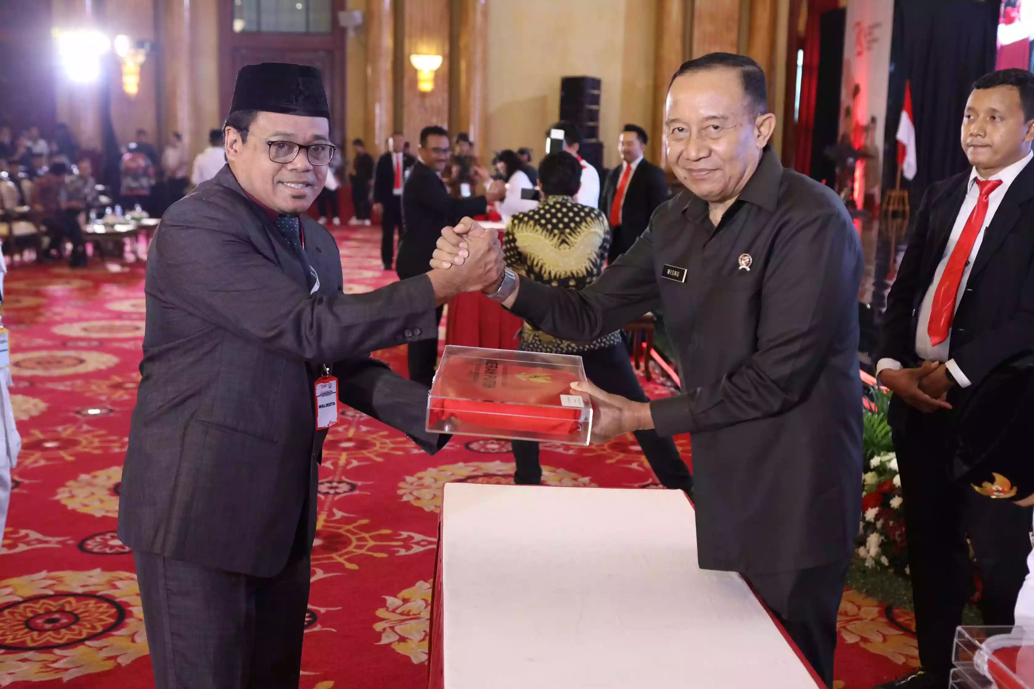 Kesbangpol Bontang Terima Duplikat Bendera Pusaka di Jakarta