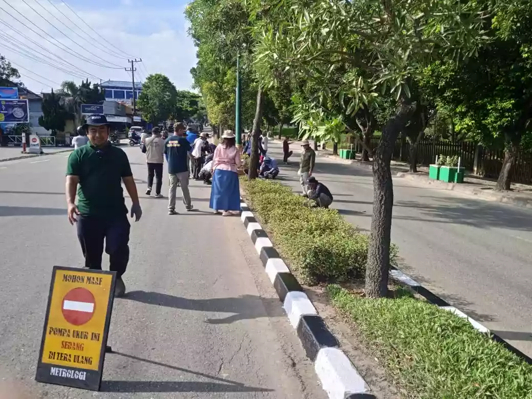 31 OPD Cat Ulang Median Jalan di Bontang