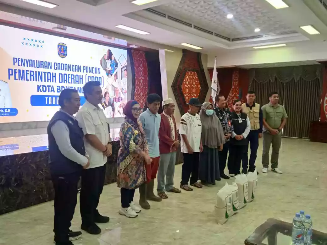 Pemkot Bagikan 40Kg beras untuk 30 KK, Selanjutnya akan bagikan 10 Kg untuk 4.139 KK