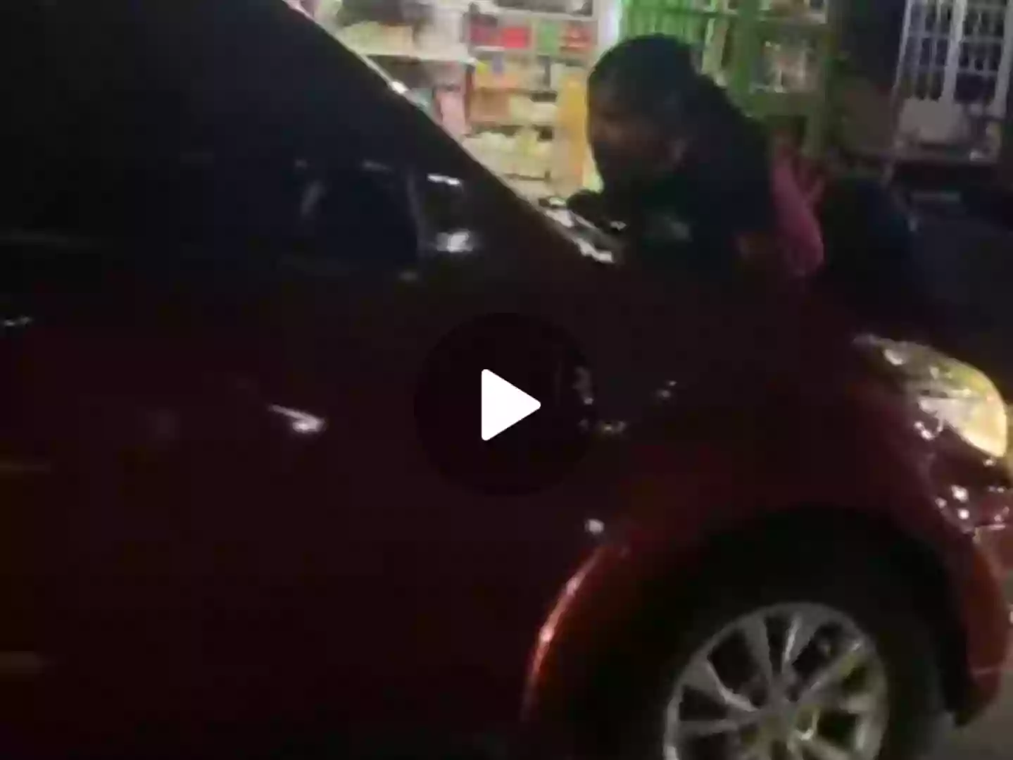 BREAKING NEWS: Suami Diduga Ketahuan Selingkuh, IRT di Bontang Ini Nekat Naik Kap Mobil