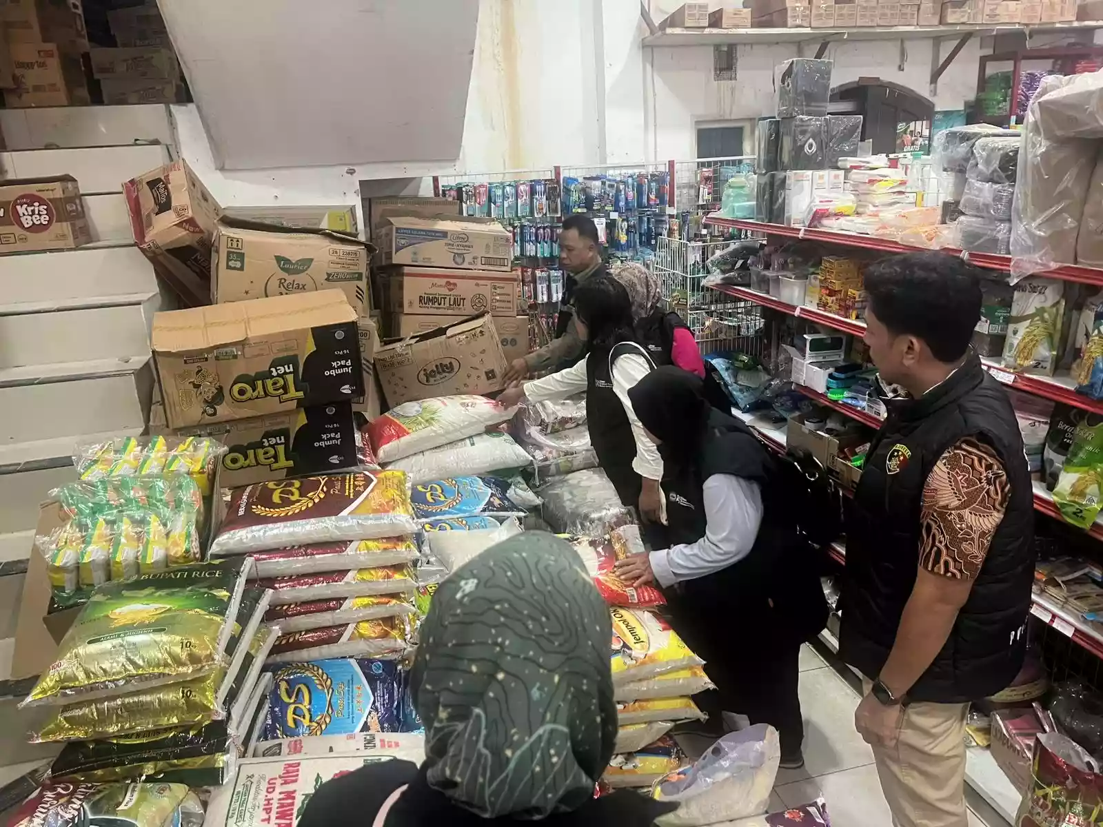 Dua Merek Beras yang Diduga Oplosan Masih Ditemukan di Bontang
