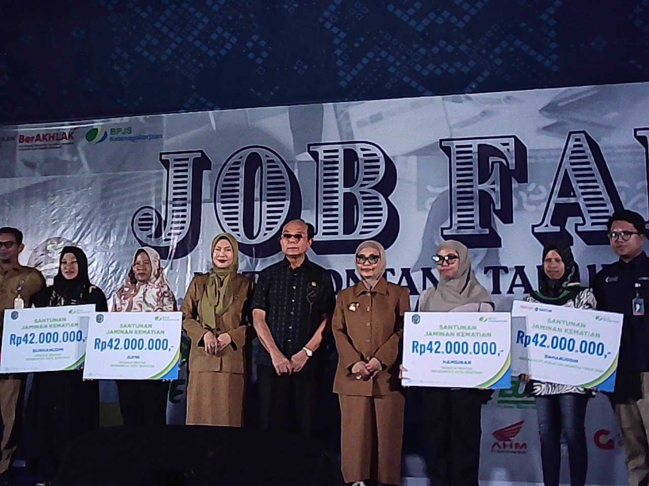 Empat Warga Dapat Rp 168 Juta, Neni Moerniaeni Tegaskan Semua Pekerjaan Diasuransikan dari APBD Bontang