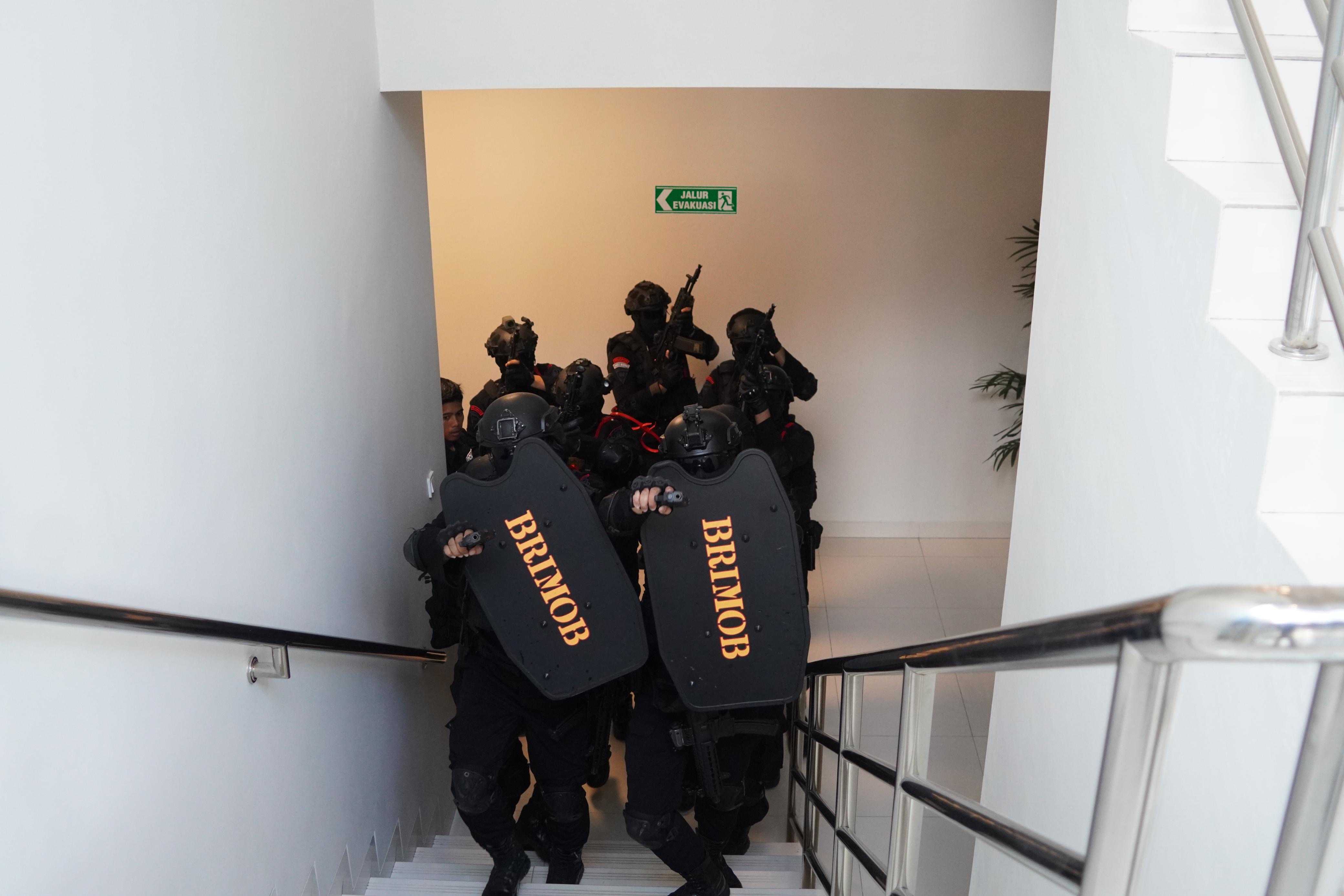 Simulasi Epik Batalyon A Pelopor Satbrimob Polda Kaltim: Unjuk Rasa Rusuh, Pimpinan PLN Disandera