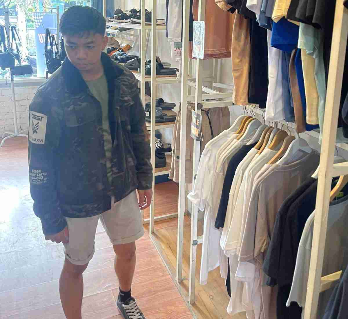 Seberapa Fashionable Warga Bontang? Toko Pakaian: Remaja Suka Crop Top Korea, Tunik Digemari Orangtua