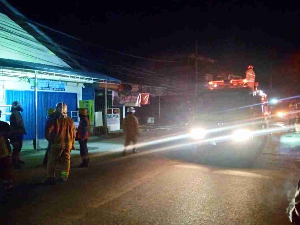 BREAKING NEWS: Ini Pengakuan Saksi Mata dan Pemilik Rumah saat Kabel Terbakar di Jalan H. M. Ardans Bontang