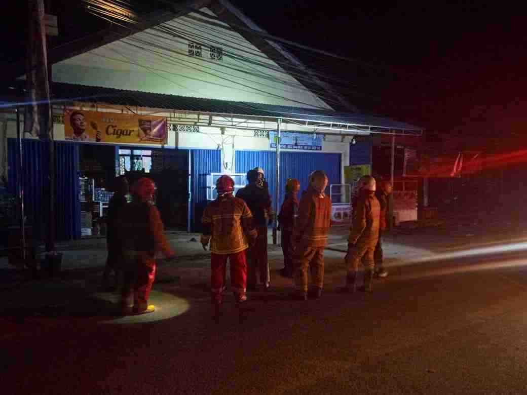 PLN Gerak Cepat Atasi Kebakaran Kabel di Satimpo, Edukasi Warga Terkait Jarak Aman Pohon Terhadap Jaringan Listrik